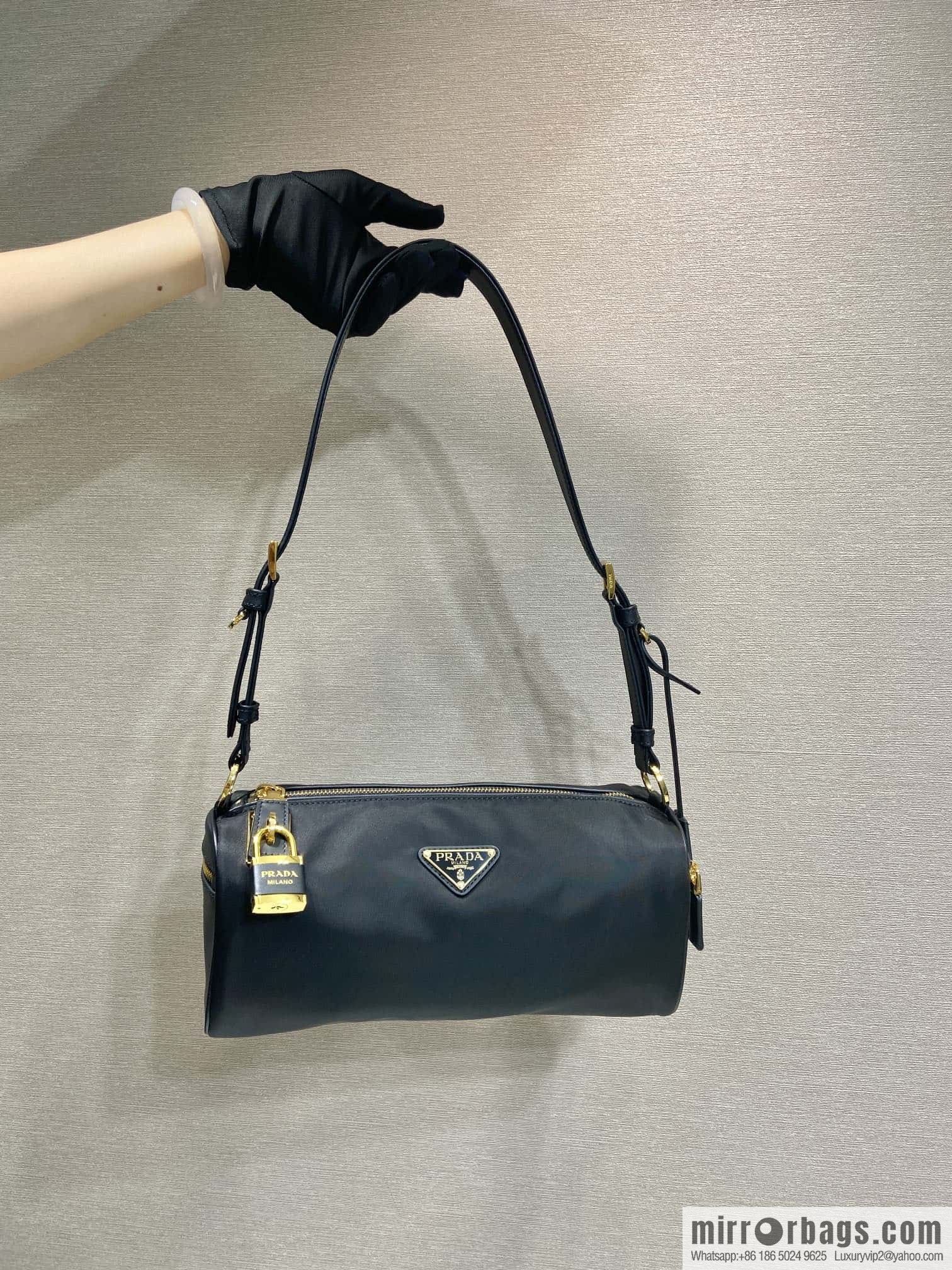 PRADA 🎉 new 🎉 1BC233 nylon lock bag🎉