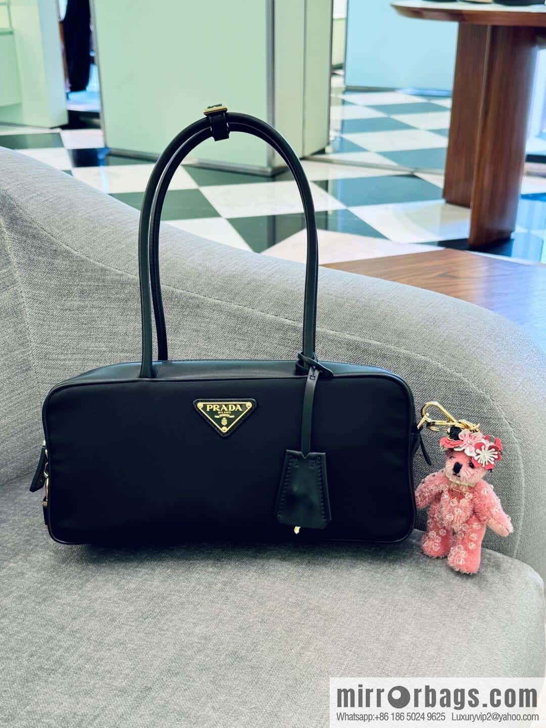 PRADA 🎉 new 🎉 1BB133 nylon lock bag🎉🎉