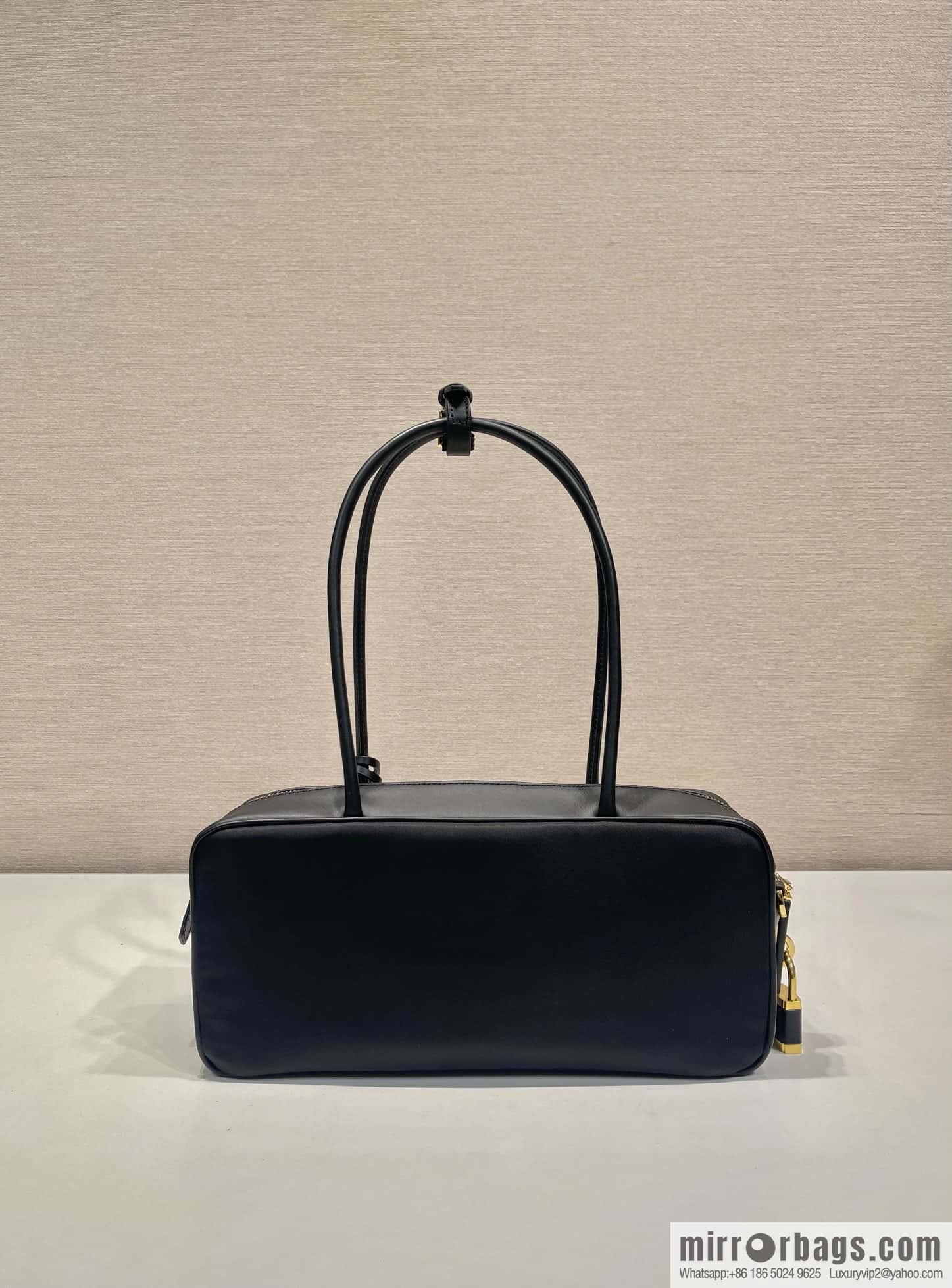 PRADA 🎉 new 🎉 1BB133 nylon lock bag🎉🎉