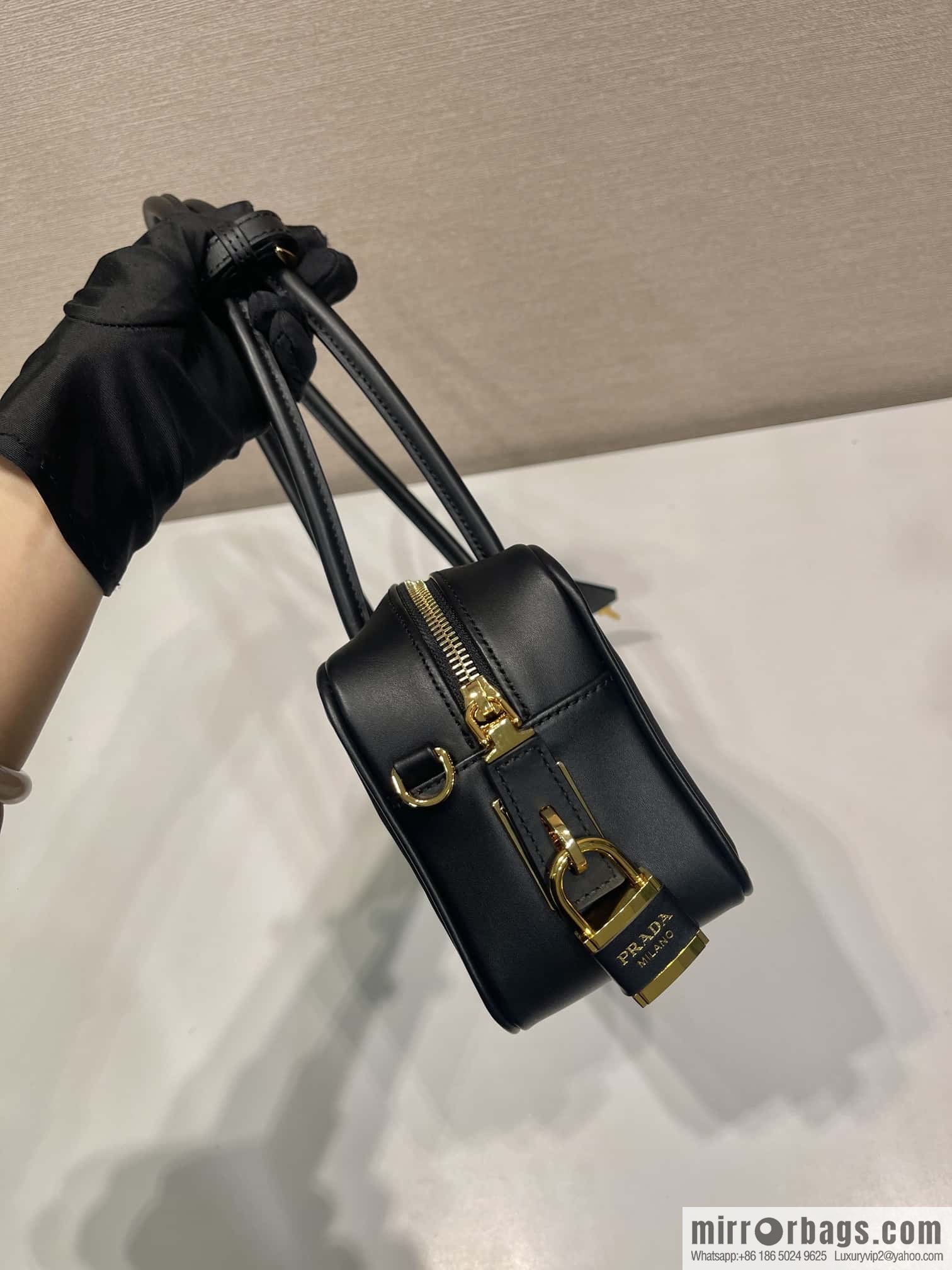 PRADA 🎉 new 🎉 1BB133 nylon lock bag🎉🎉
