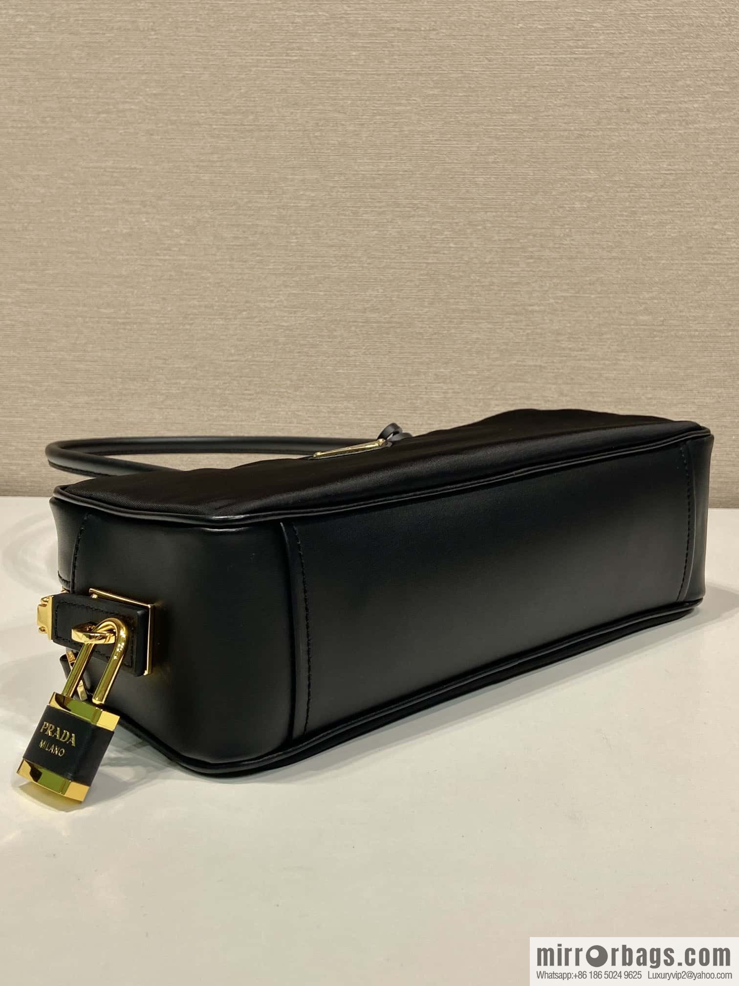 PRADA 🎉 new 🎉 1BB133 nylon lock bag🎉🎉