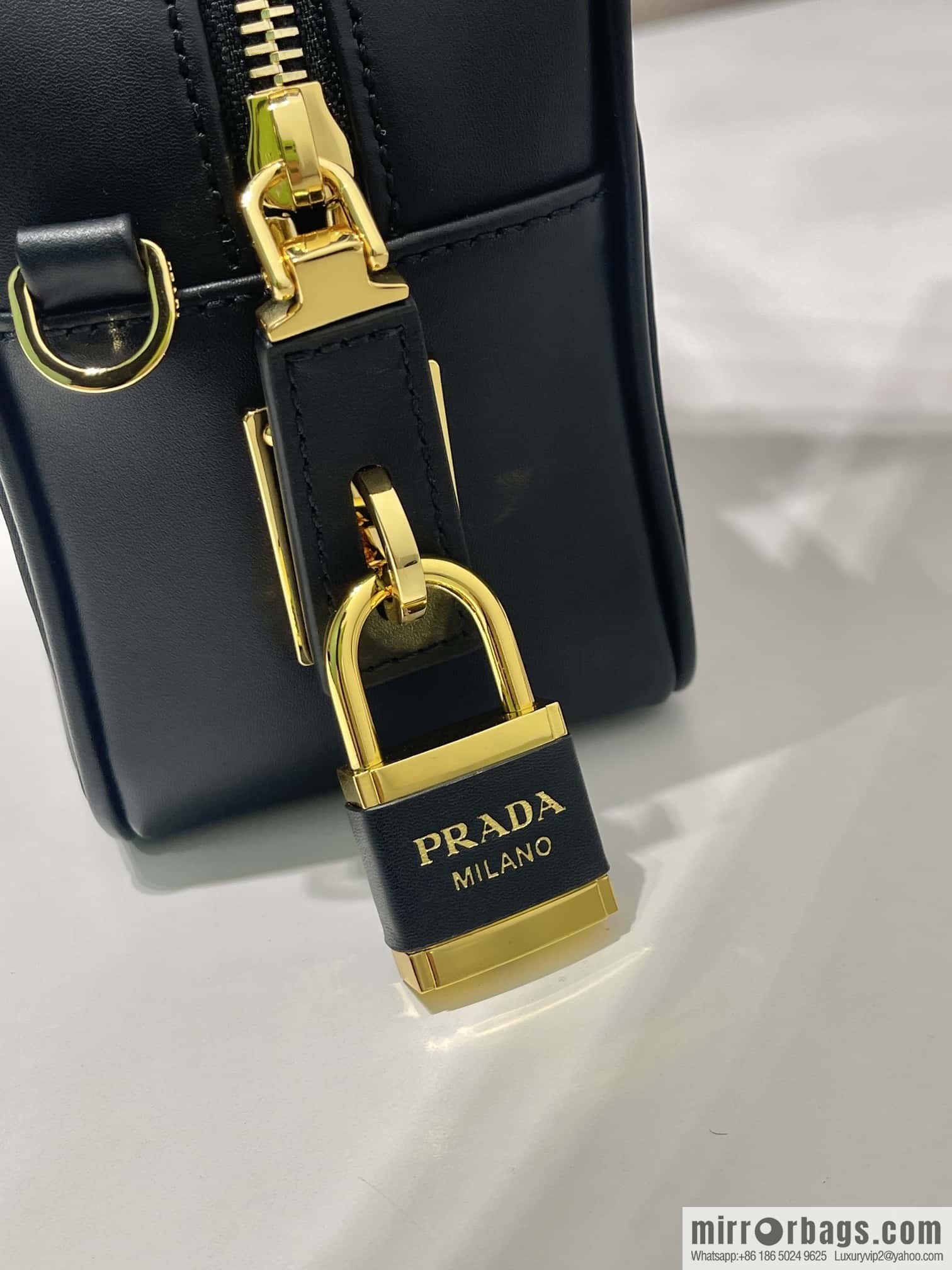 PRADA 🎉 new 🎉 1BB133 nylon lock bag🎉🎉