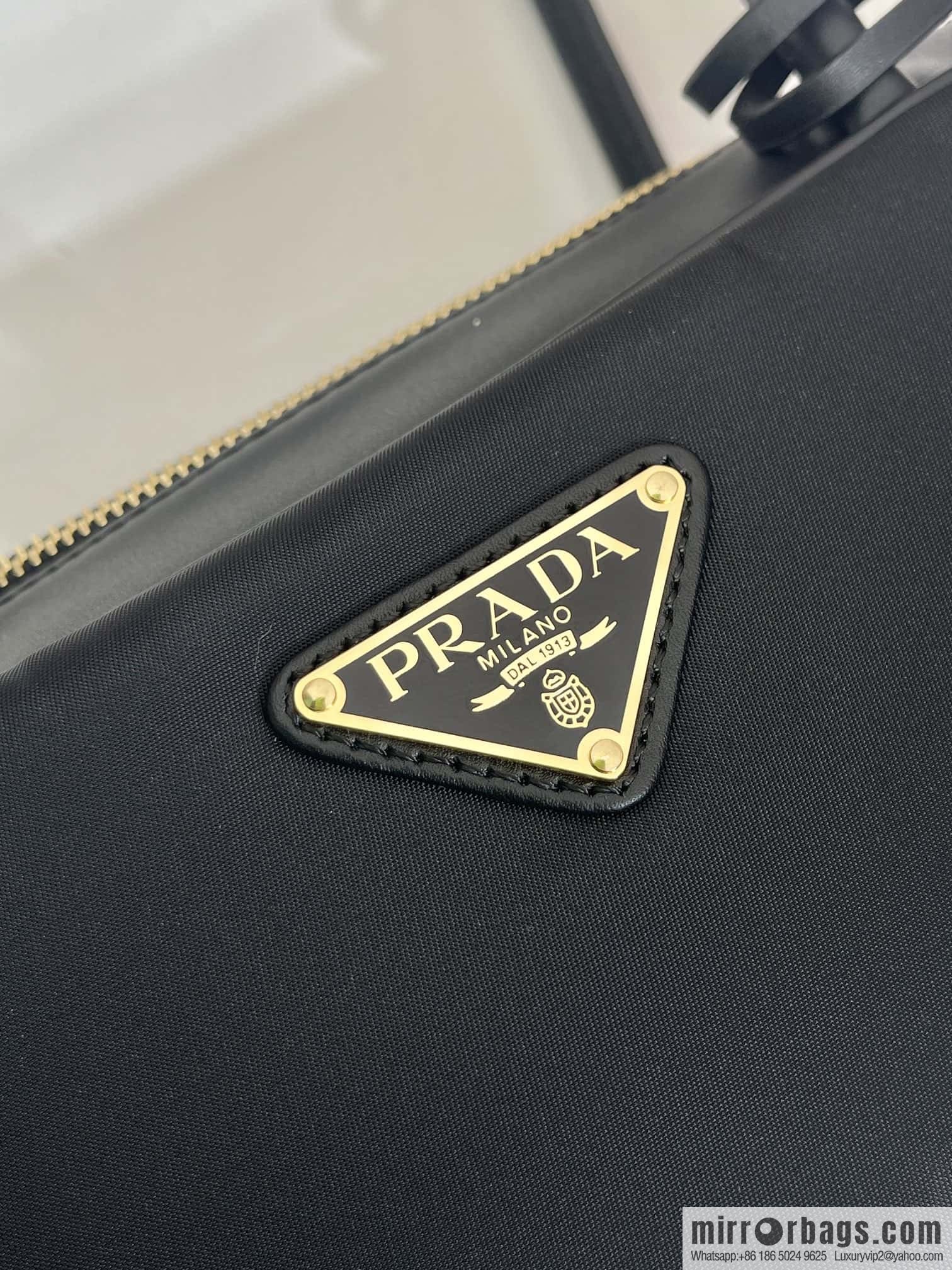 PRADA 🎉 new 🎉 1BB133 nylon lock bag🎉🎉