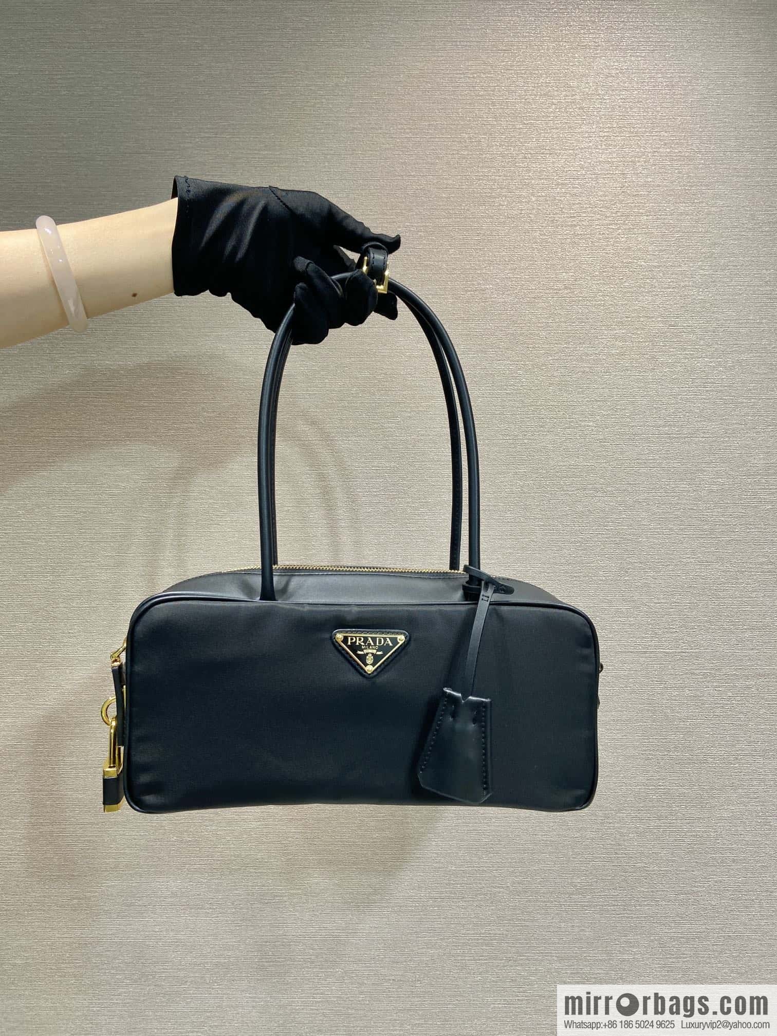 PRADA 🎉 new 🎉 1BB133 nylon lock bag🎉🎉