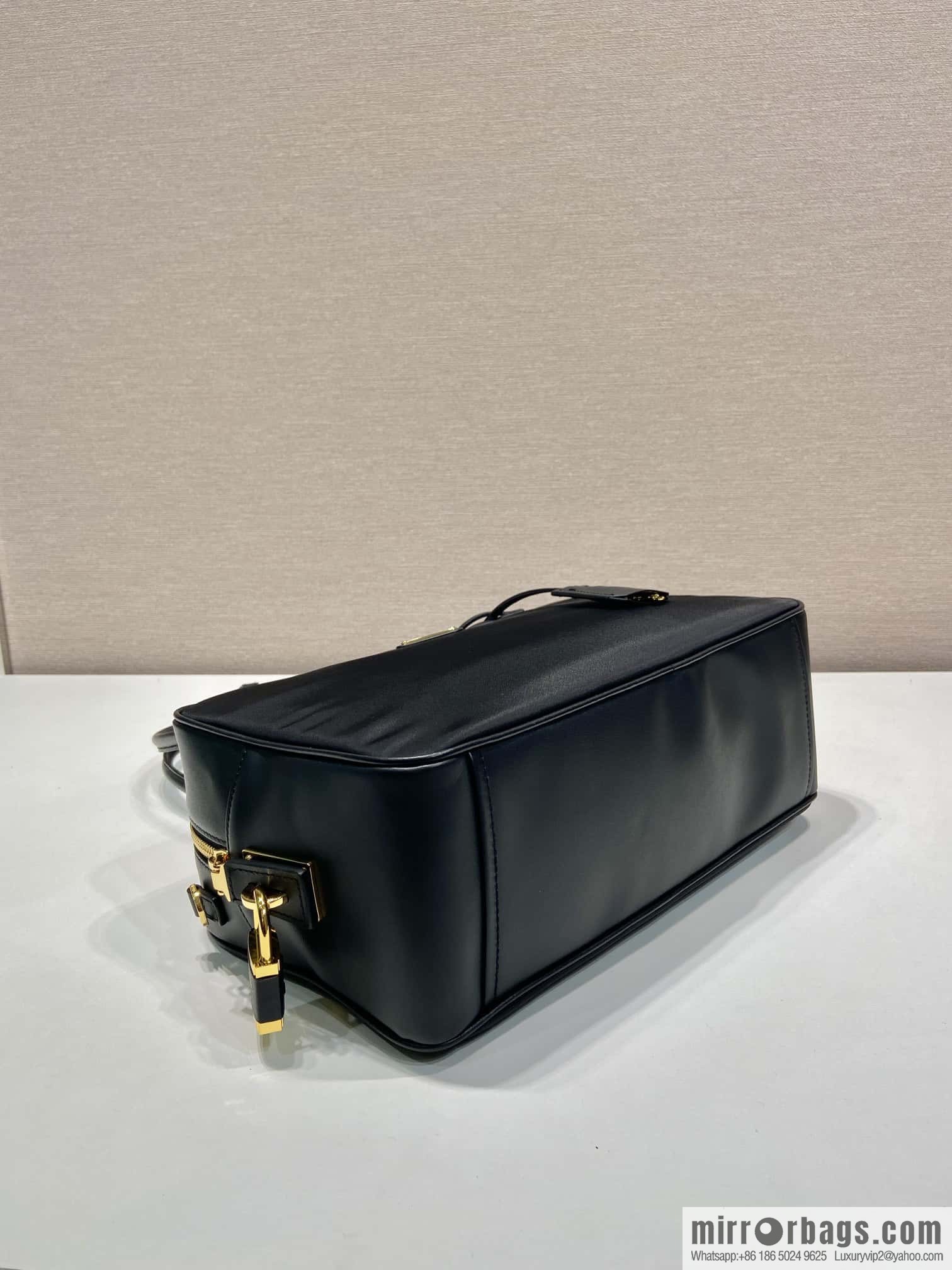 PRADA ๐ new ๐ 1BB132 nylon lock bag๐๐