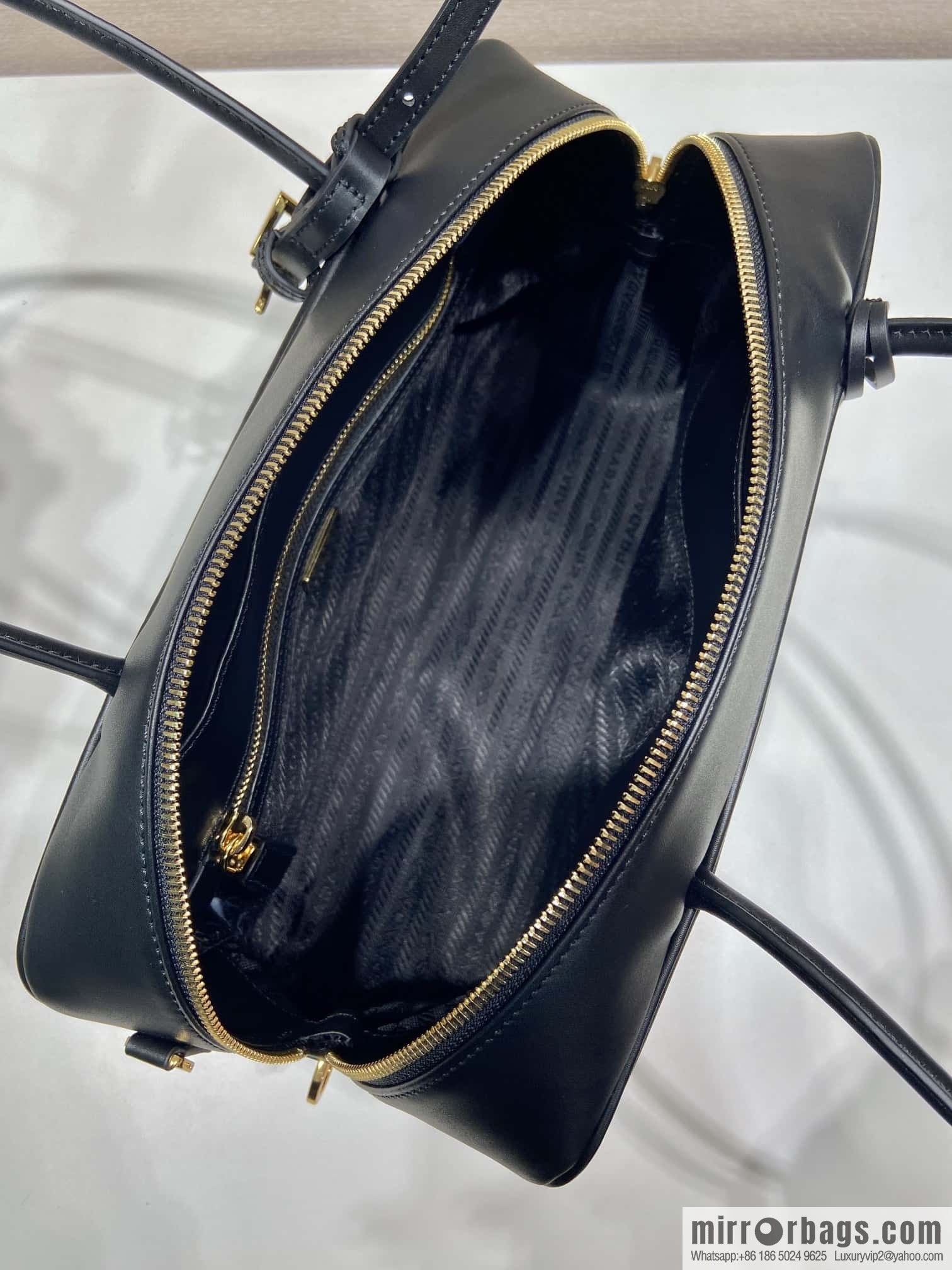 PRADA ๐ new ๐ 1BB132 nylon lock bag๐๐