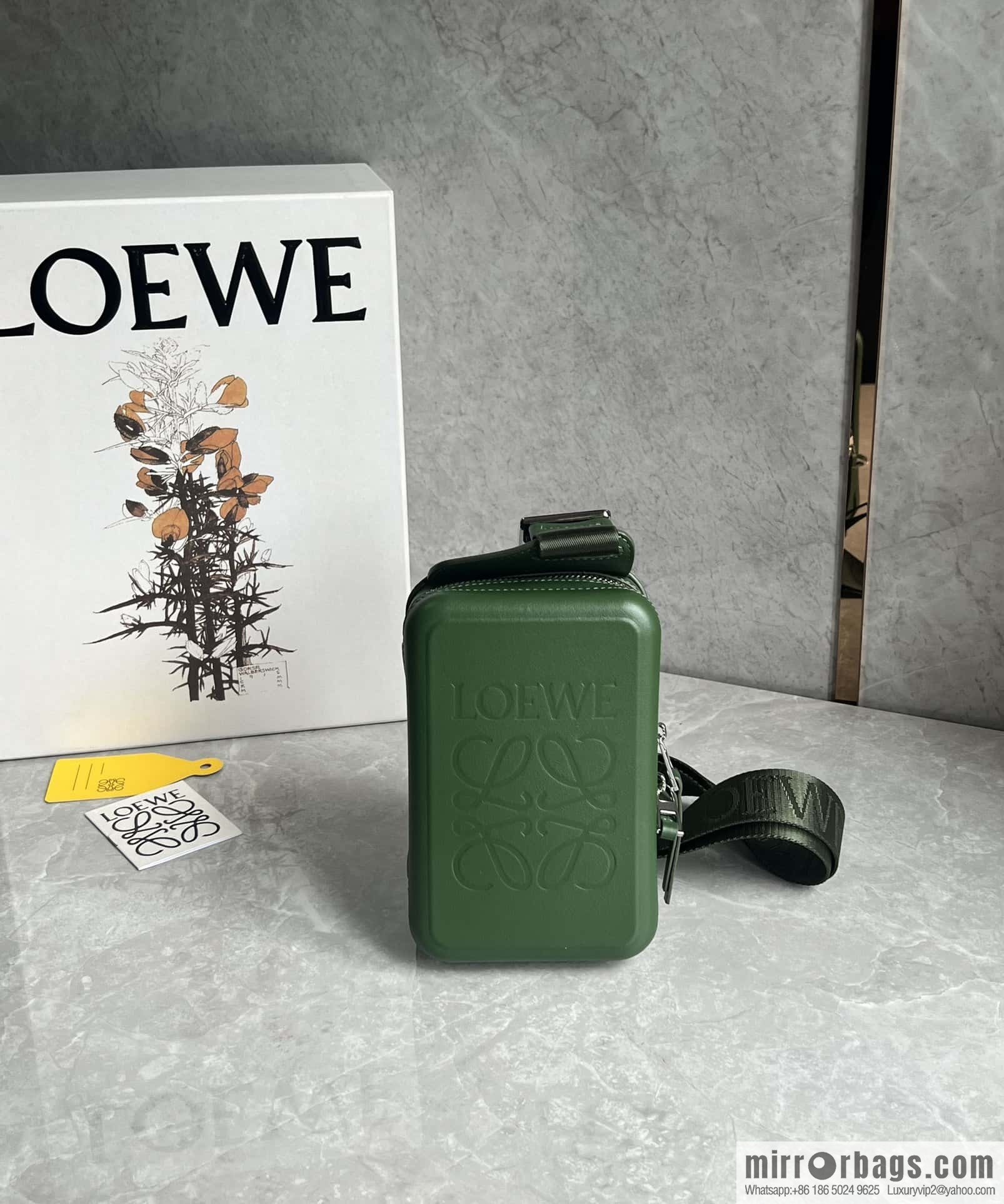 LOEWE Luo Jia Smooth Cow Leather Molded Sling Crossbody Bag 0902 Green