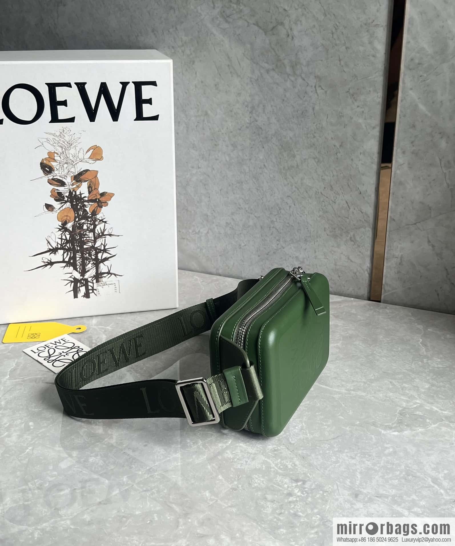 LOEWE Luo Jia Smooth Cow Leather Molded Sling Crossbody Bag 0902 Green