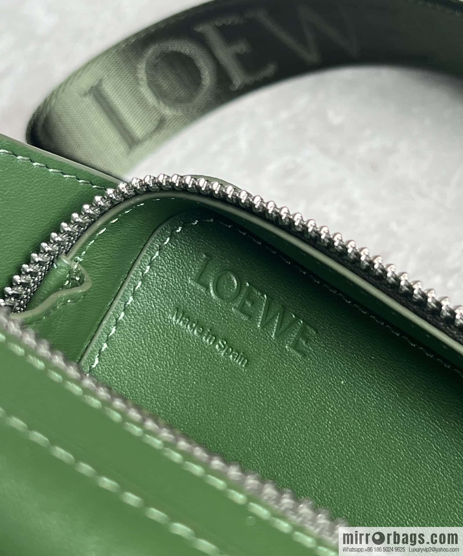 LOEWE Luo Jia Smooth Cow Leather Molded Sling Crossbody Bag 0902 Green