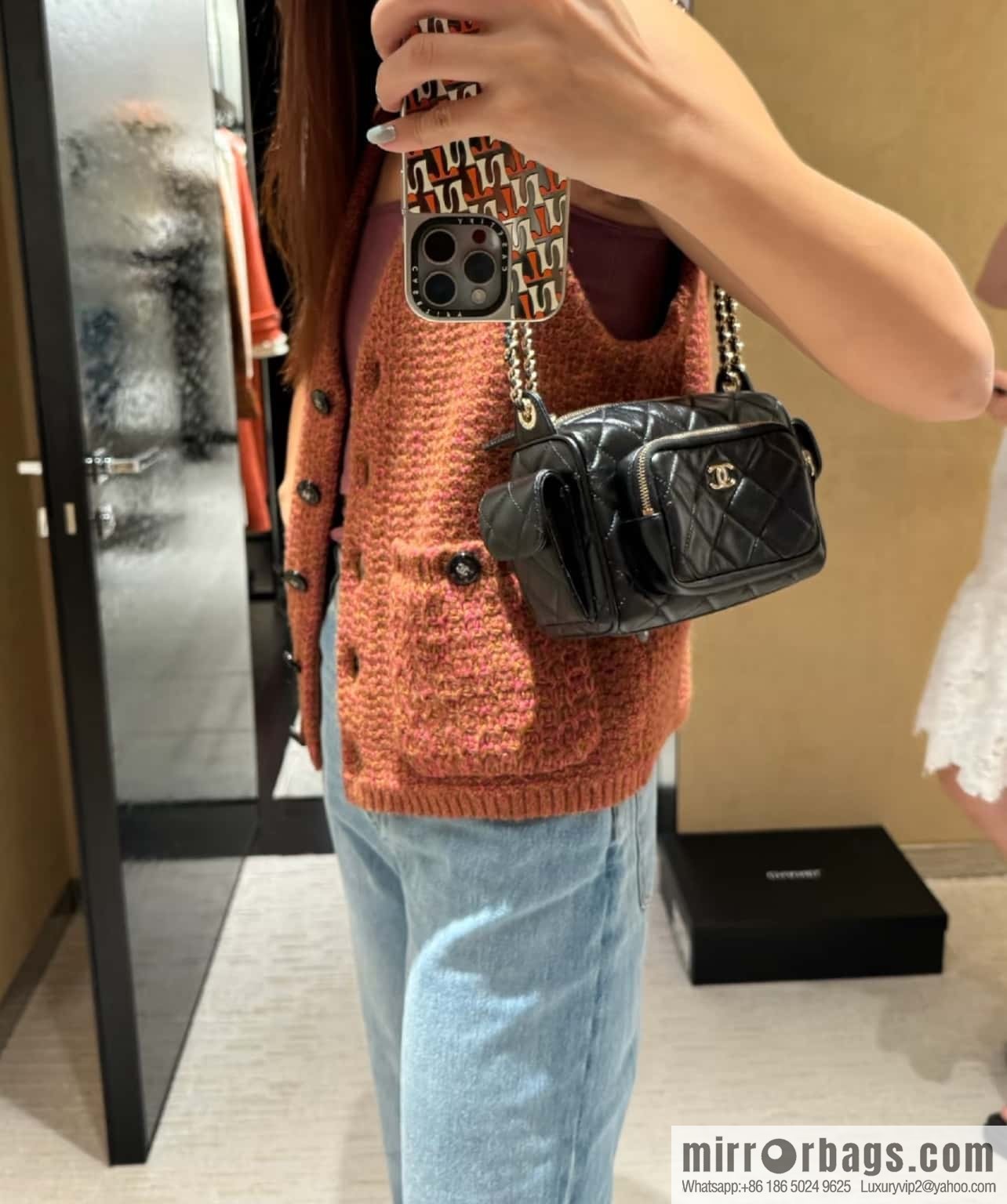 𝐂𝐇𝐀𝐍𝐄𝐋 24K Multi-pocket Camera Bag, Black, Small AS5220