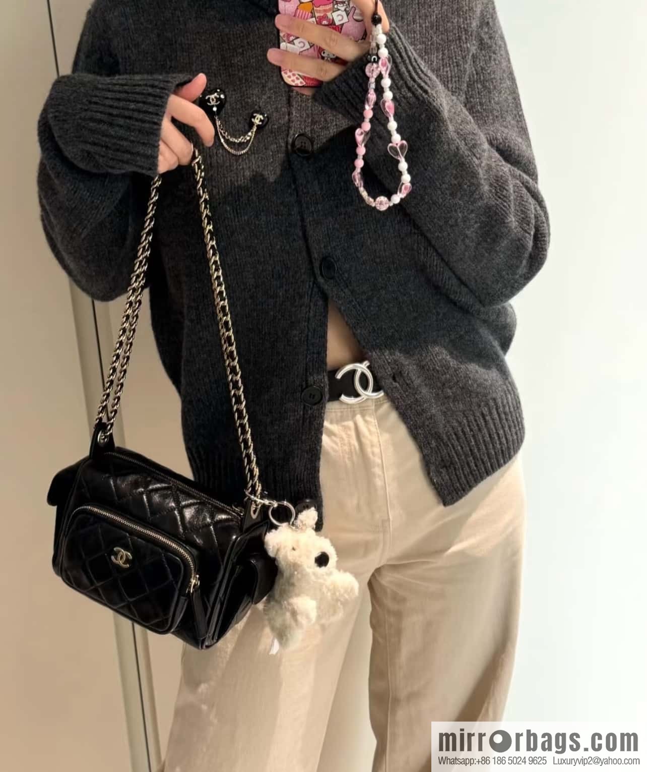 𝐂𝐇𝐀𝐍𝐄𝐋 24K Multi-pocket Camera Bag, Black, Small AS5220