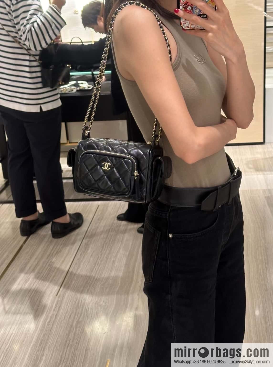 𝐂𝐇𝐀𝐍𝐄𝐋 24K Multi-pocket Camera Bag, Black, Small AS5220