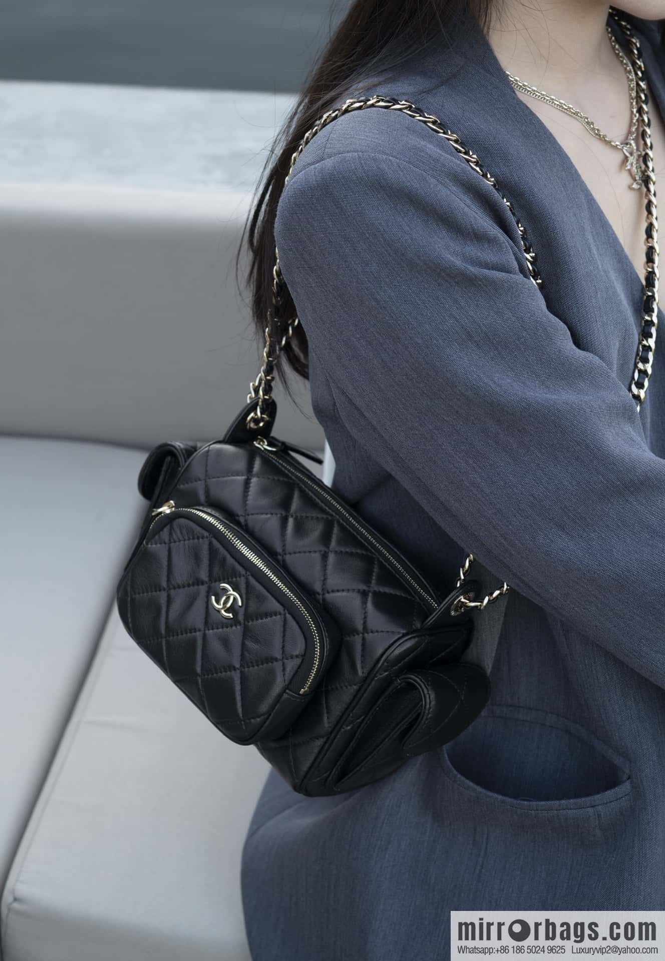 𝐂𝐇𝐀𝐍𝐄𝐋 24K Multi-pocket Camera Bag, Black, Small AS5220