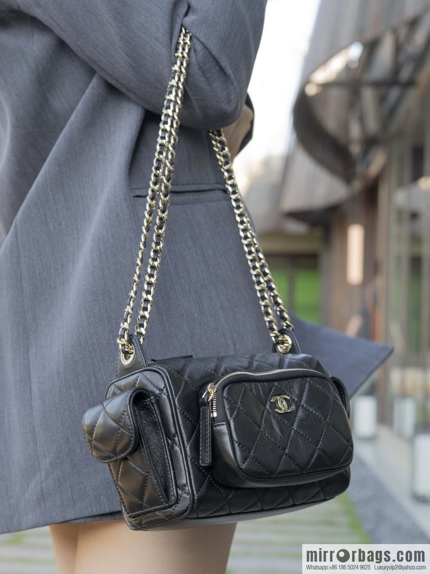 𝐂𝐇𝐀𝐍𝐄𝐋 24K Multi-pocket Camera Bag, Black, Small AS5220