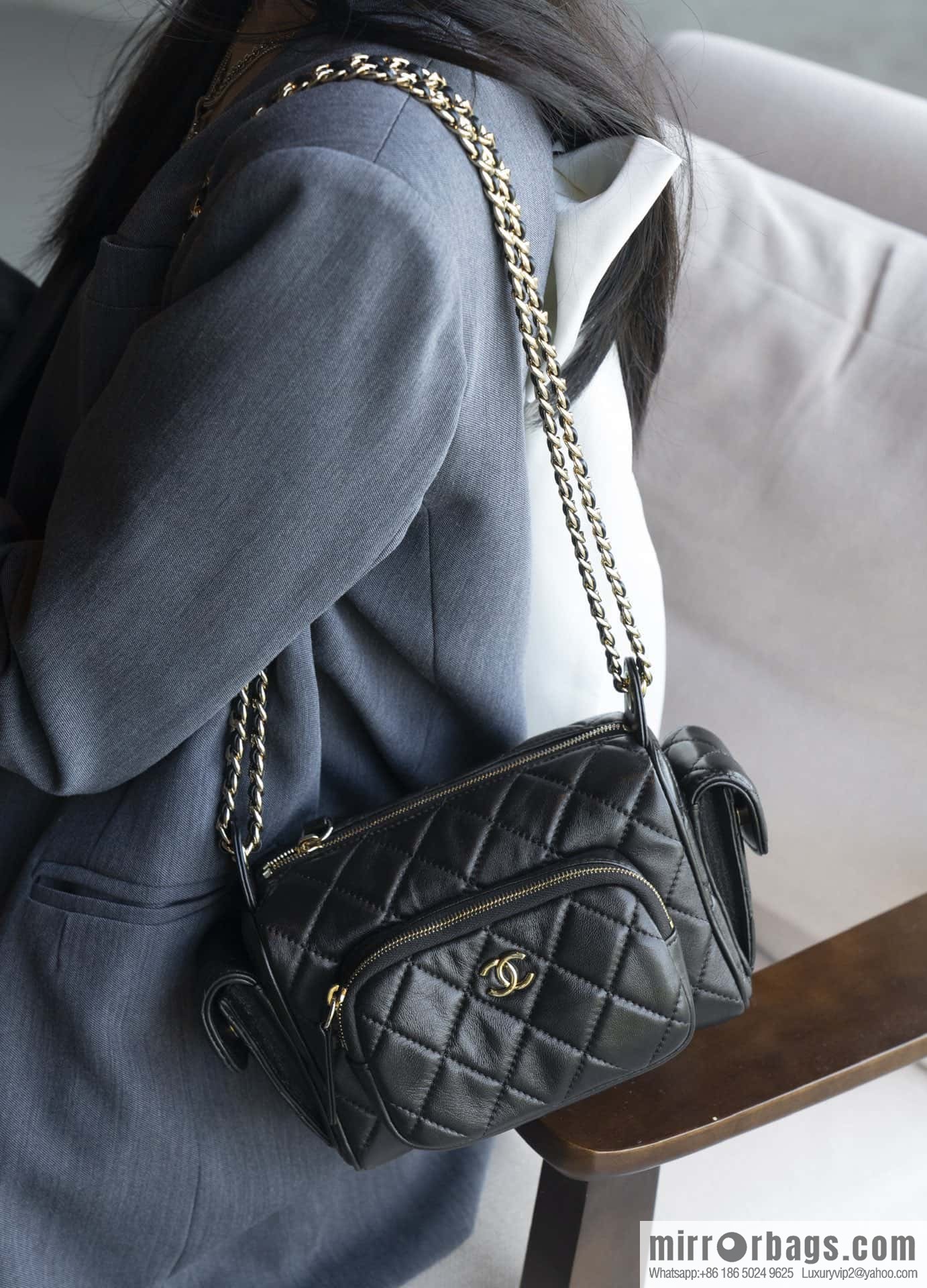 𝐂𝐇𝐀𝐍𝐄𝐋 24K Multi-pocket Camera Bag, Black, Small AS5220