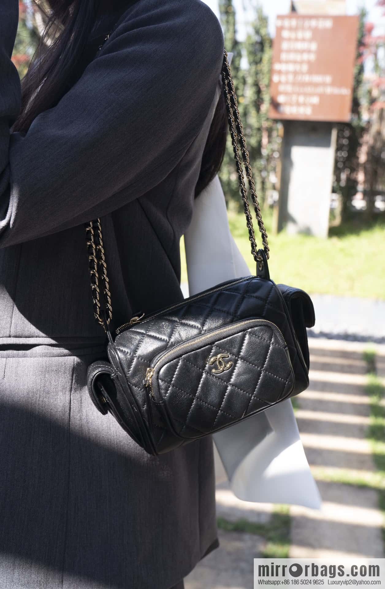 𝐂𝐇𝐀𝐍𝐄𝐋 24K Multi-pocket Camera Bag, Black, Small AS5220