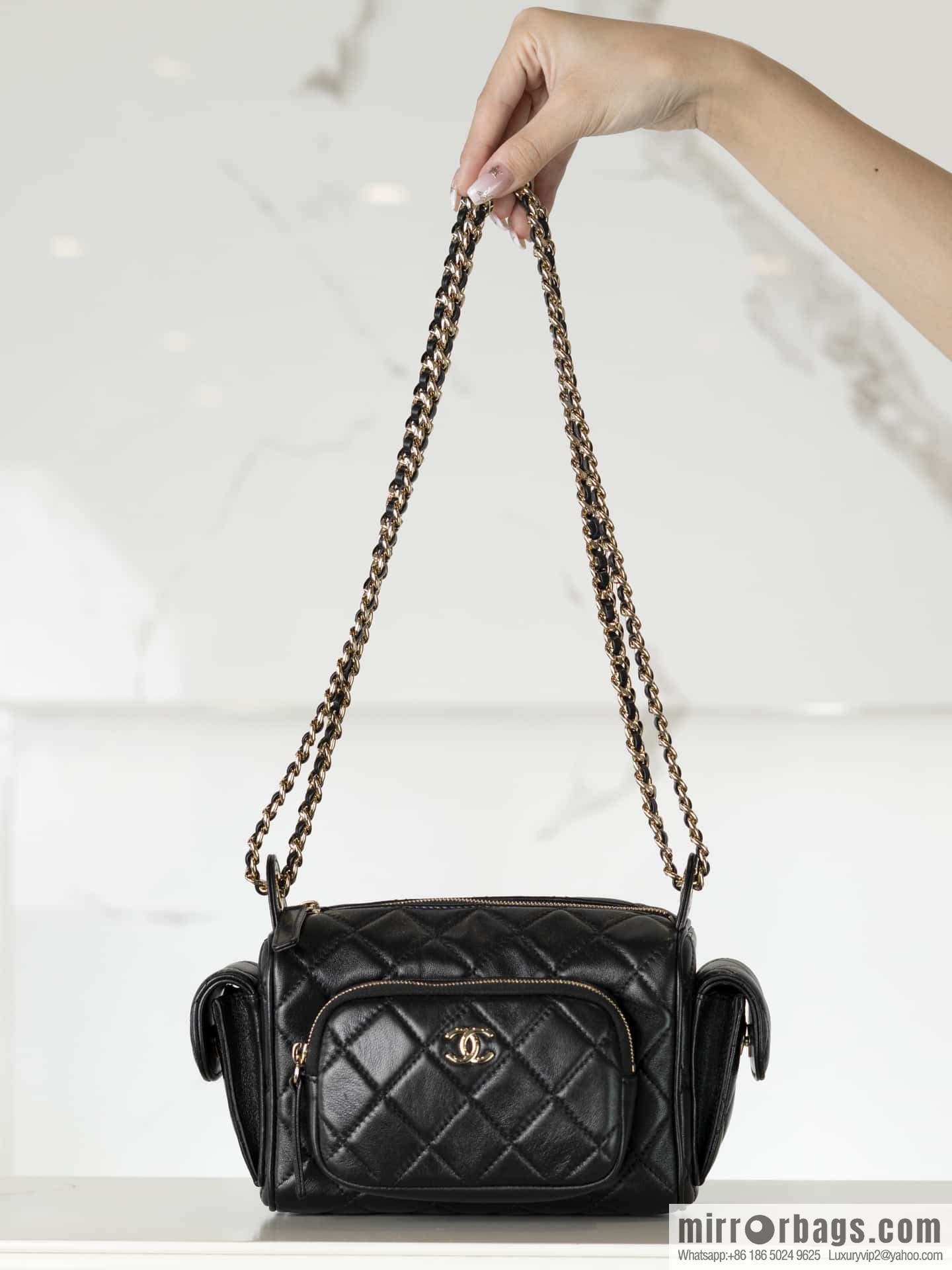 𝐂𝐇𝐀𝐍𝐄𝐋 24K Multi-pocket Camera Bag, Black, Small AS5220