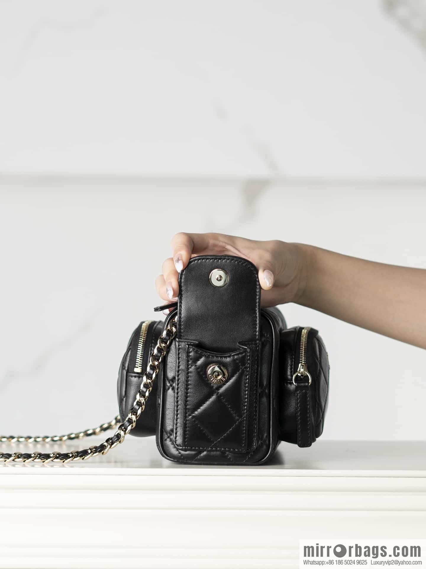 𝐂𝐇𝐀𝐍𝐄𝐋 24K Multi-pocket Camera Bag, Black, Small AS5220