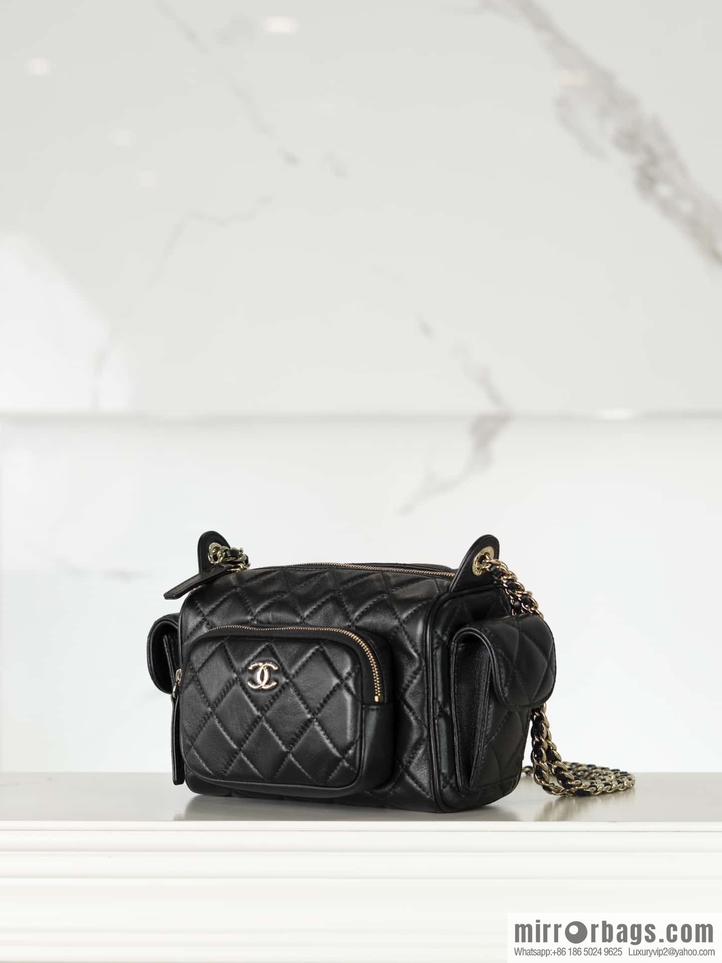 𝐂𝐇𝐀𝐍𝐄𝐋 24K Multi-pocket Camera Bag, Black, Small AS5220