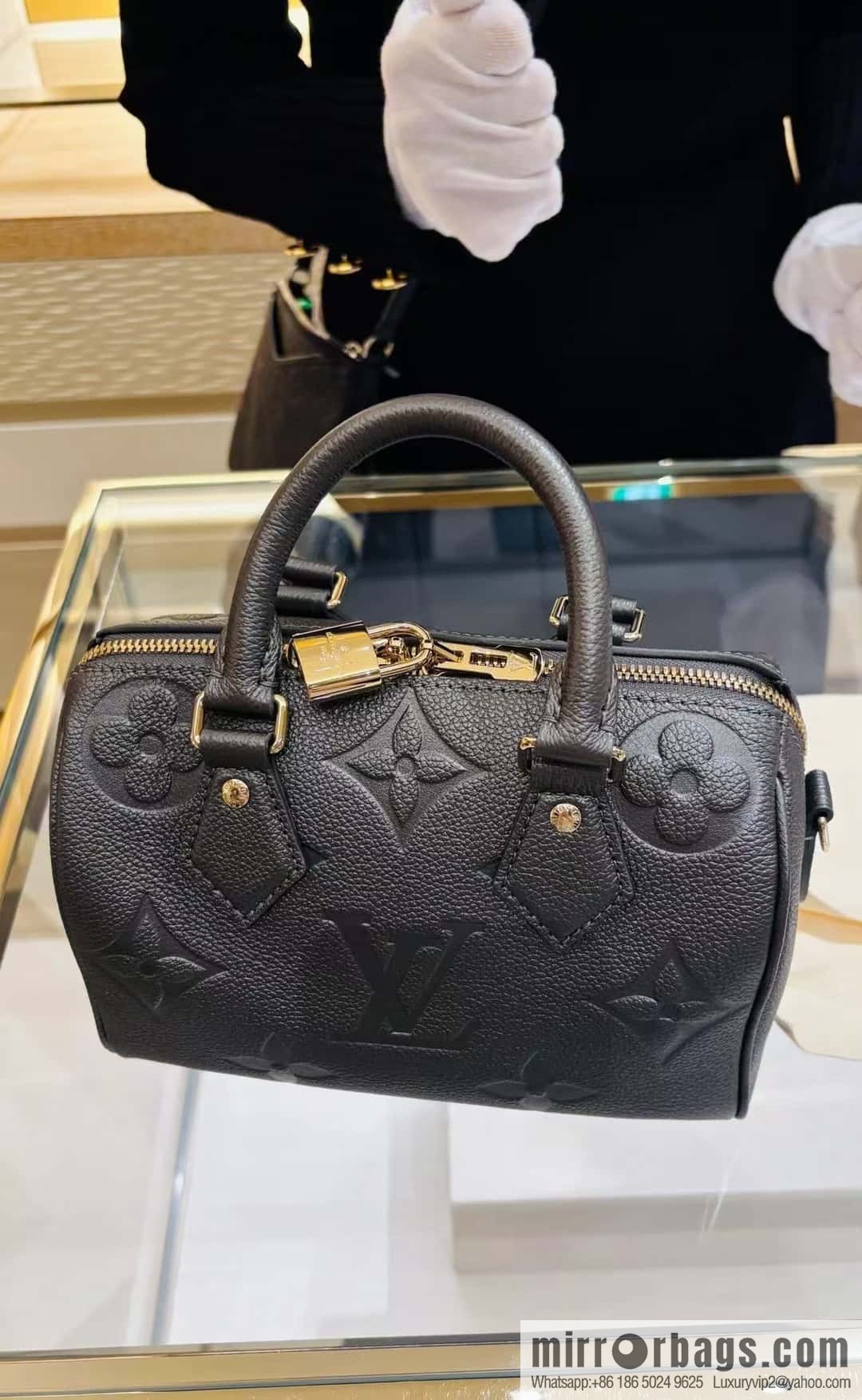 LV M12013 Speedy Bandoulière 20