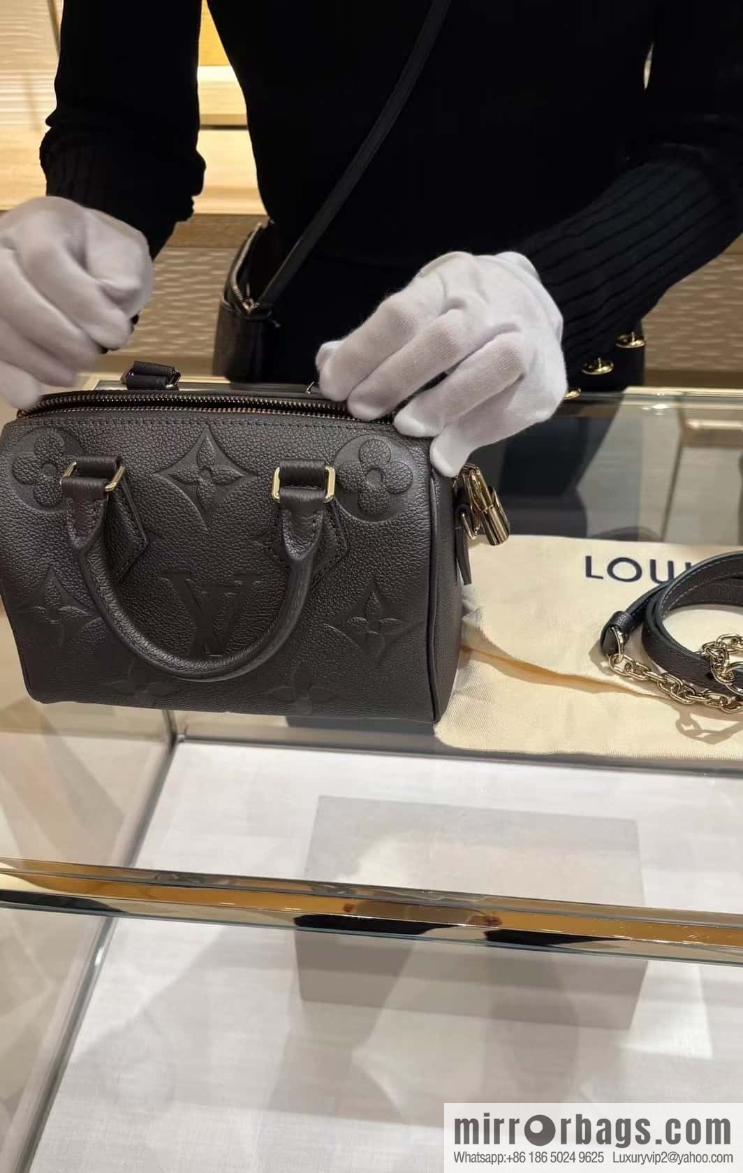 LV M12013 Speedy Bandoulière 20