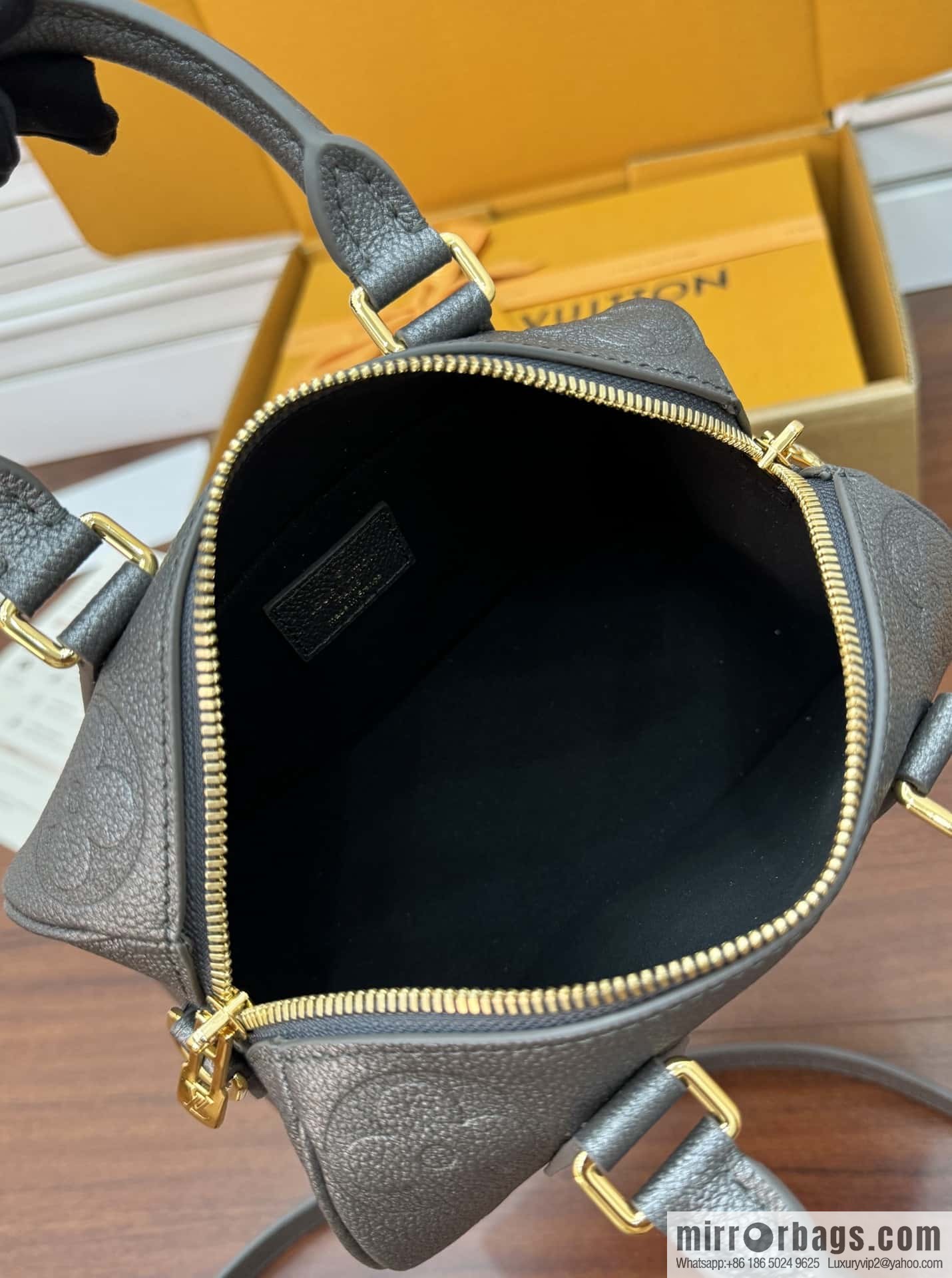 LV M12013 Speedy Bandoulière 20