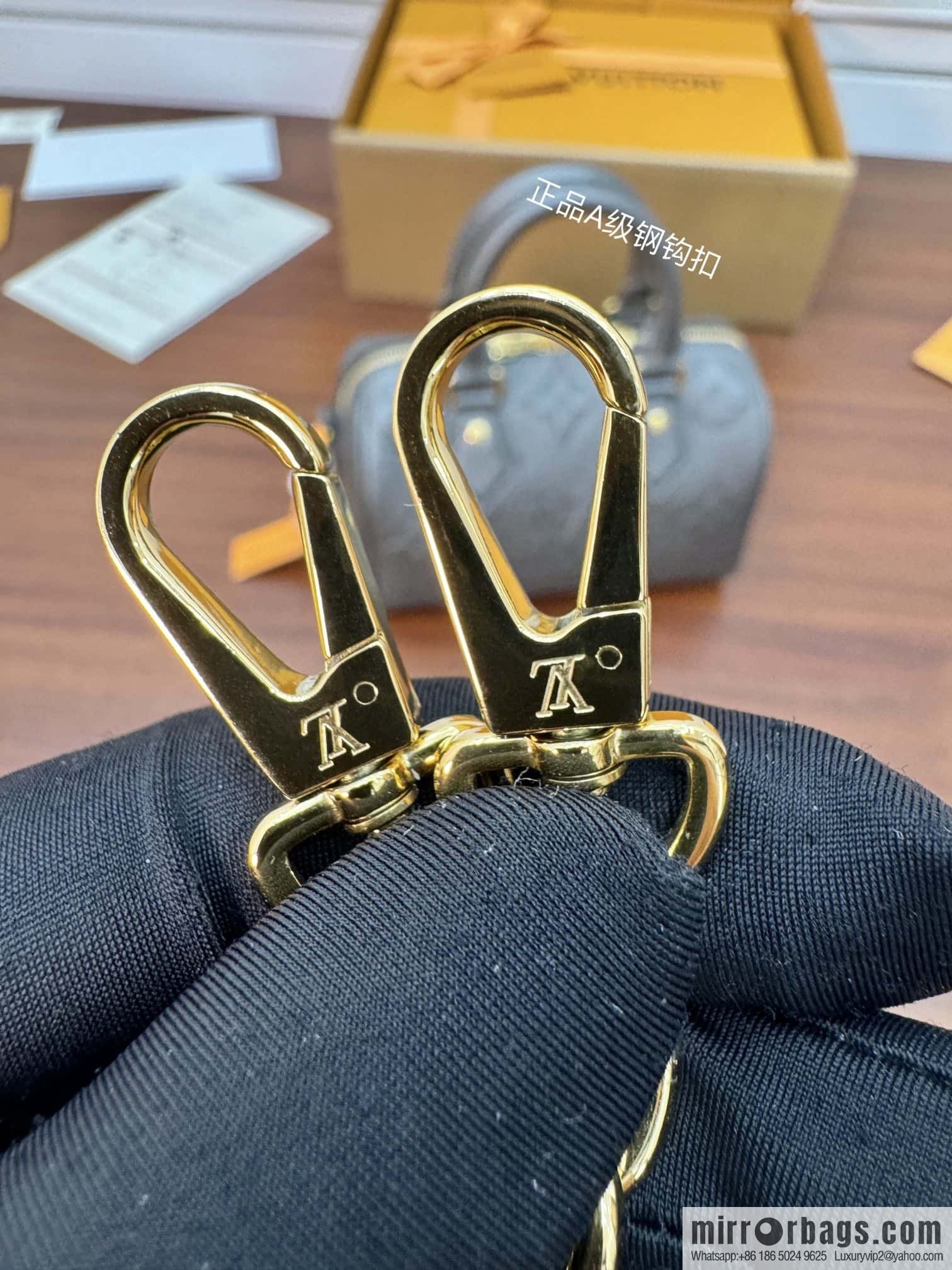 LV M12013 Speedy Bandoulière 20