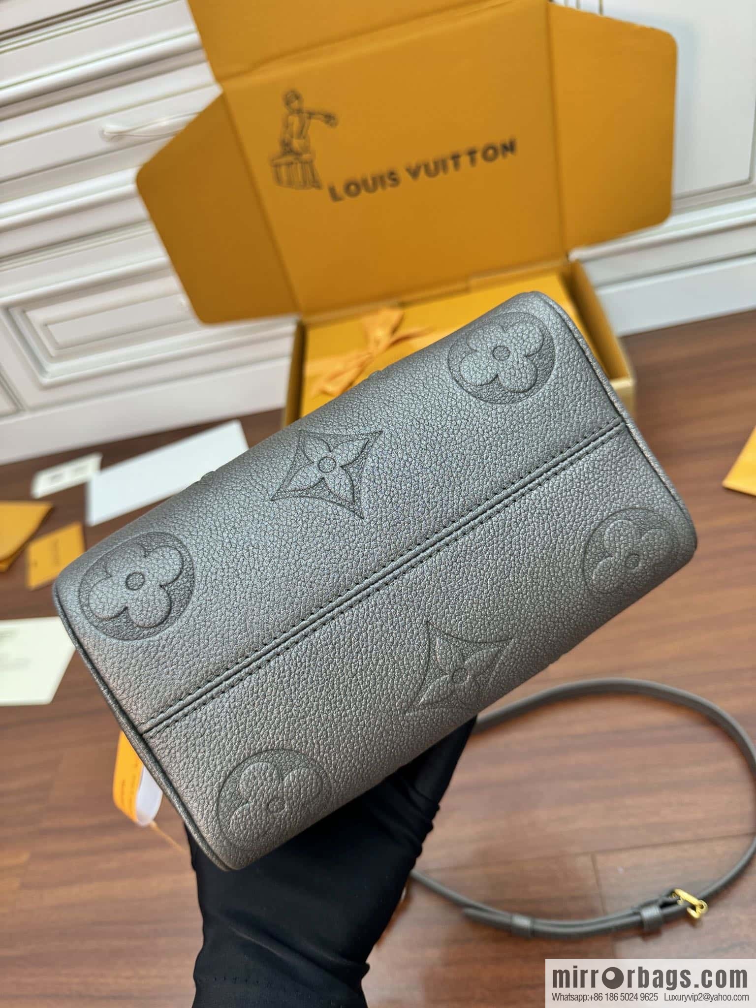 LV M12013 Speedy Bandoulière 20