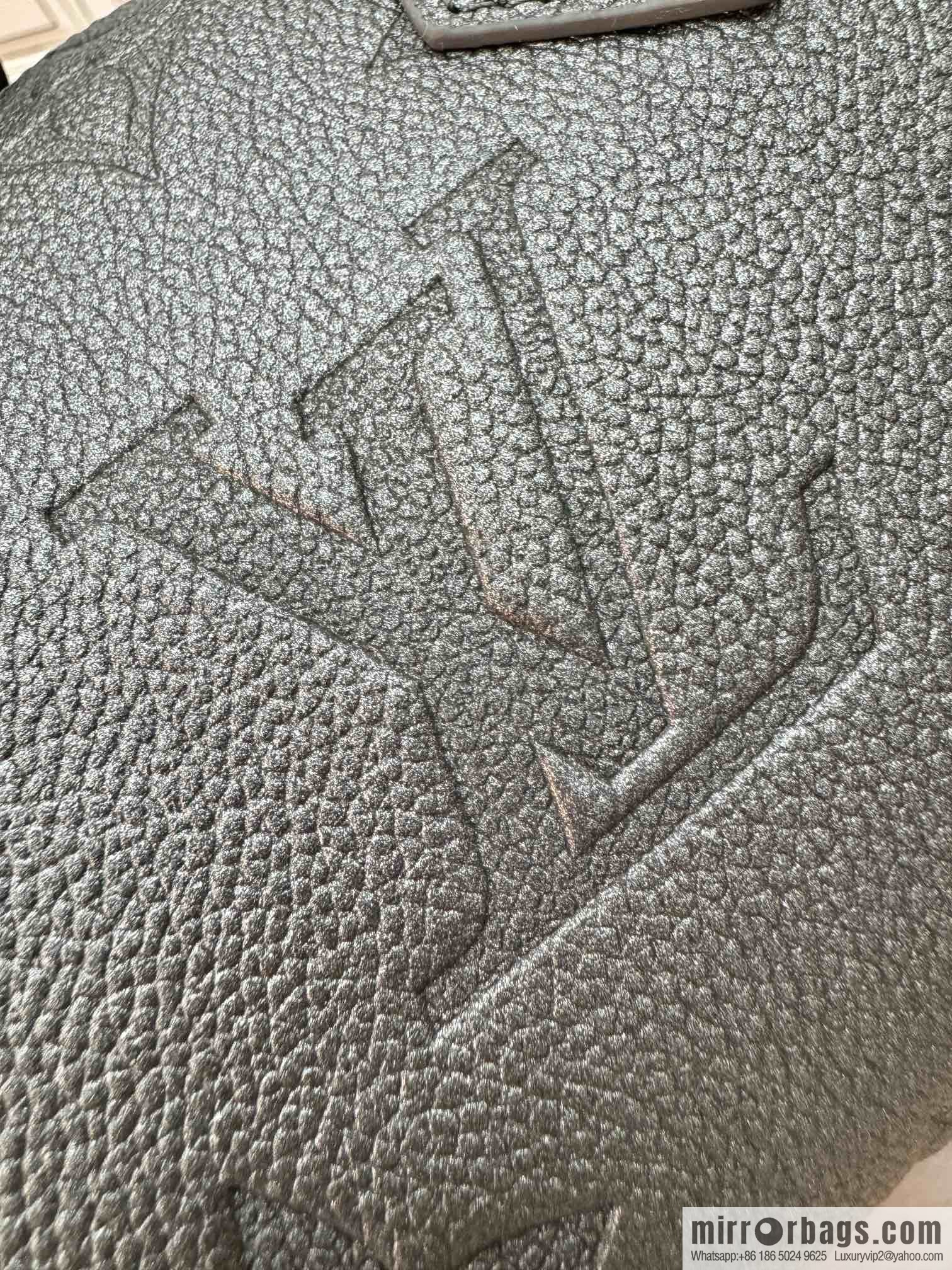 LV M12013 Speedy Bandoulière 20