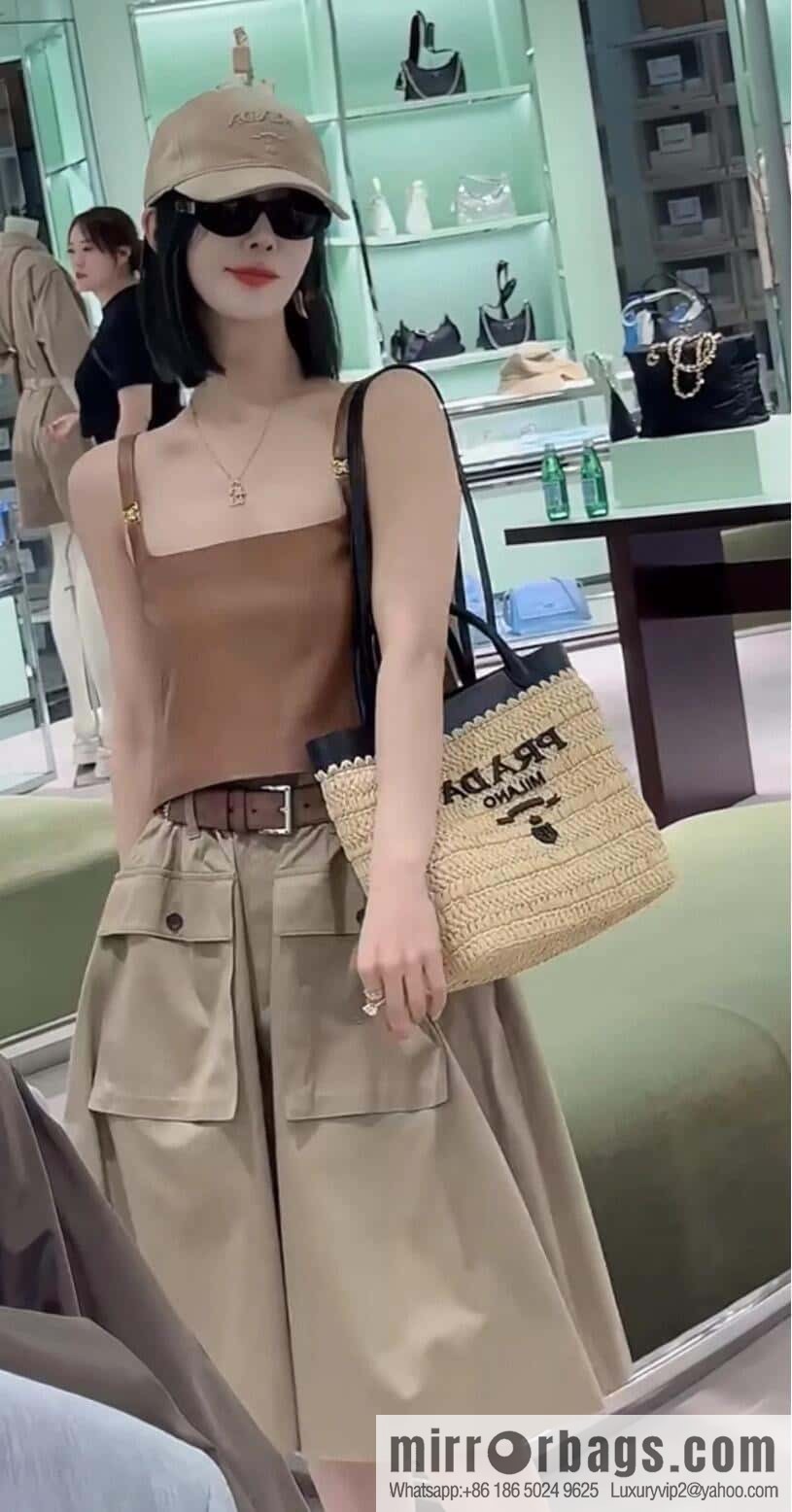 PRADA 🎉 new tote woven bag 🎉 1BG500M🎉🎉