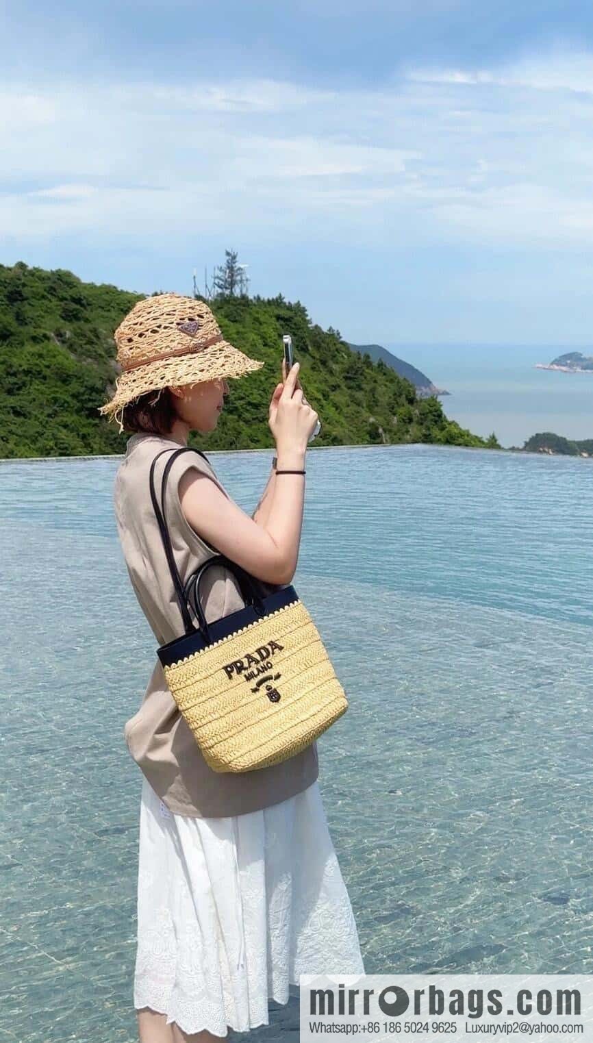 PRADA 🎉 new tote woven bag 🎉 1BG500M🎉🎉