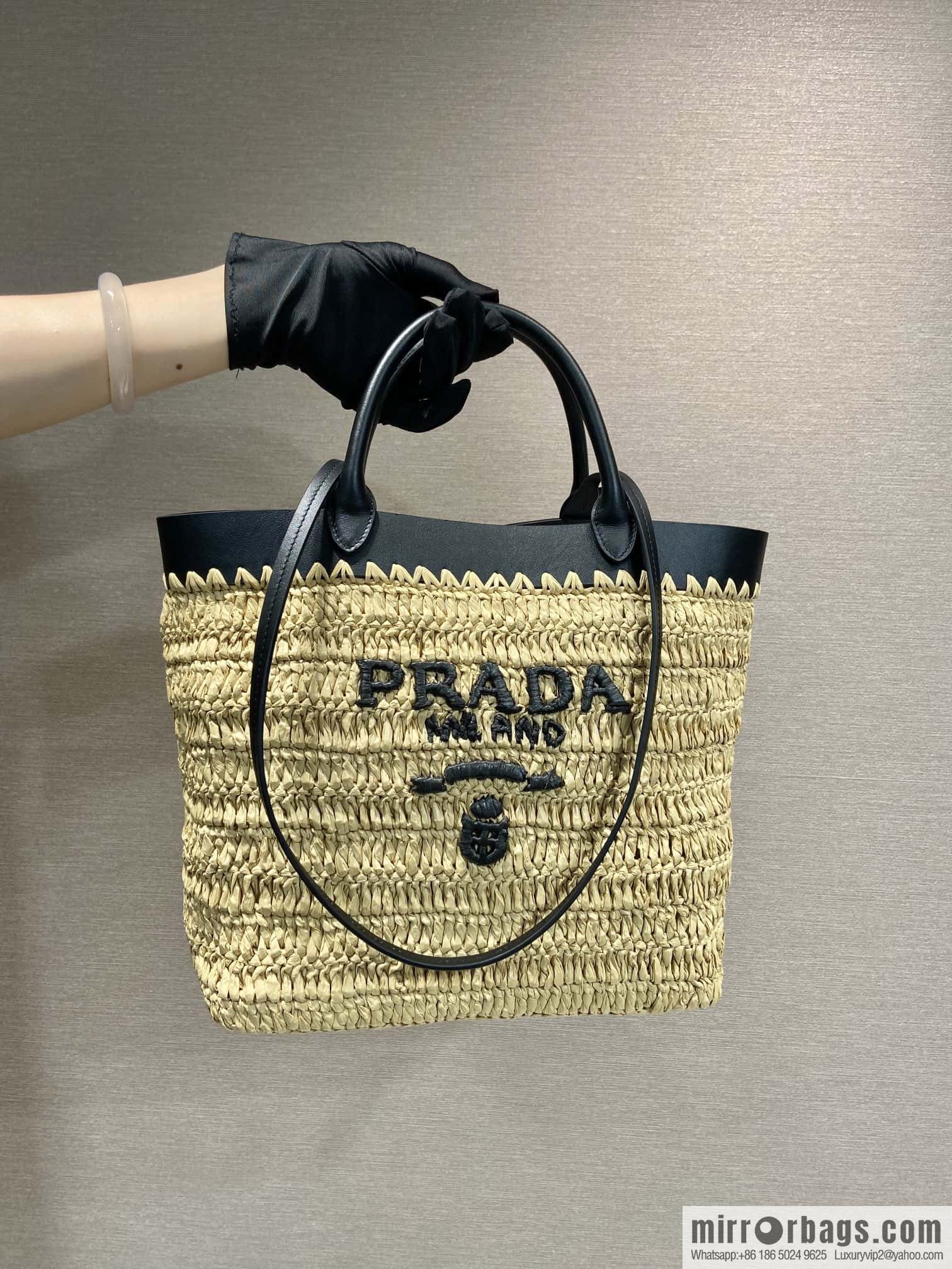PRADA 🎉 new tote woven bag 🎉 1BG500M🎉🎉