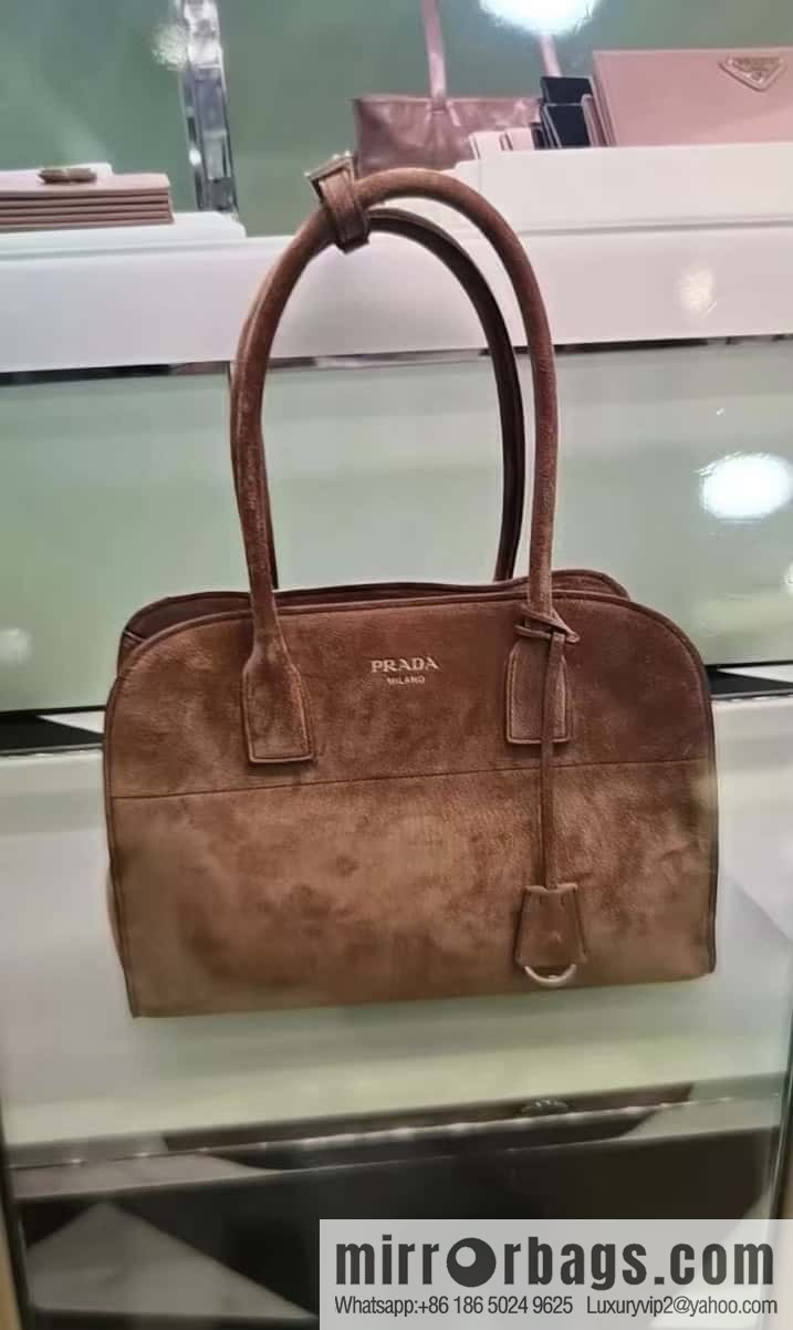 PRADA 🎉 matte pitot bag 🎉 1BG538🎉🎉