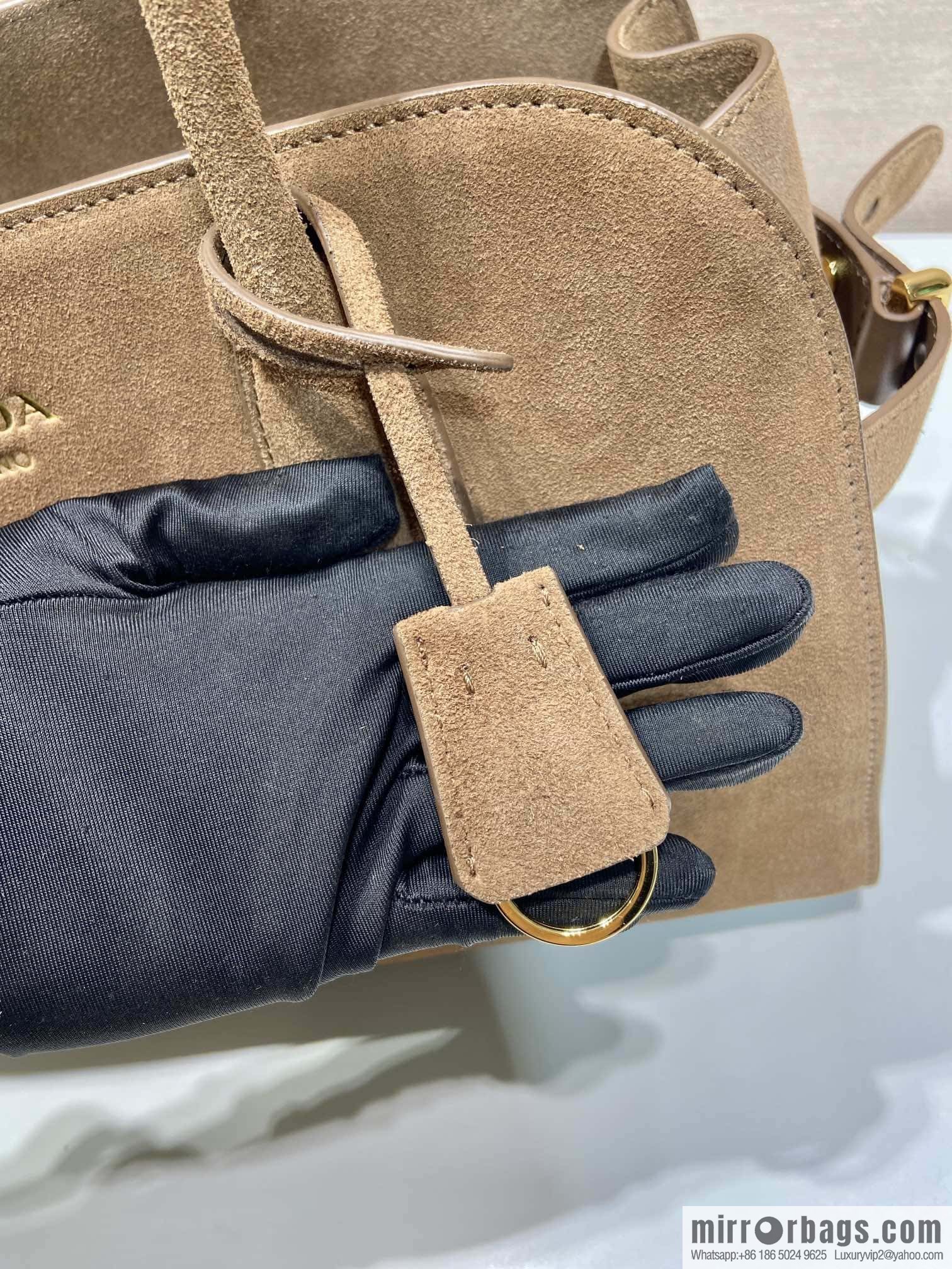 PRADA 🎉 matte pitot bag 🎉 1BG538🎉🎉