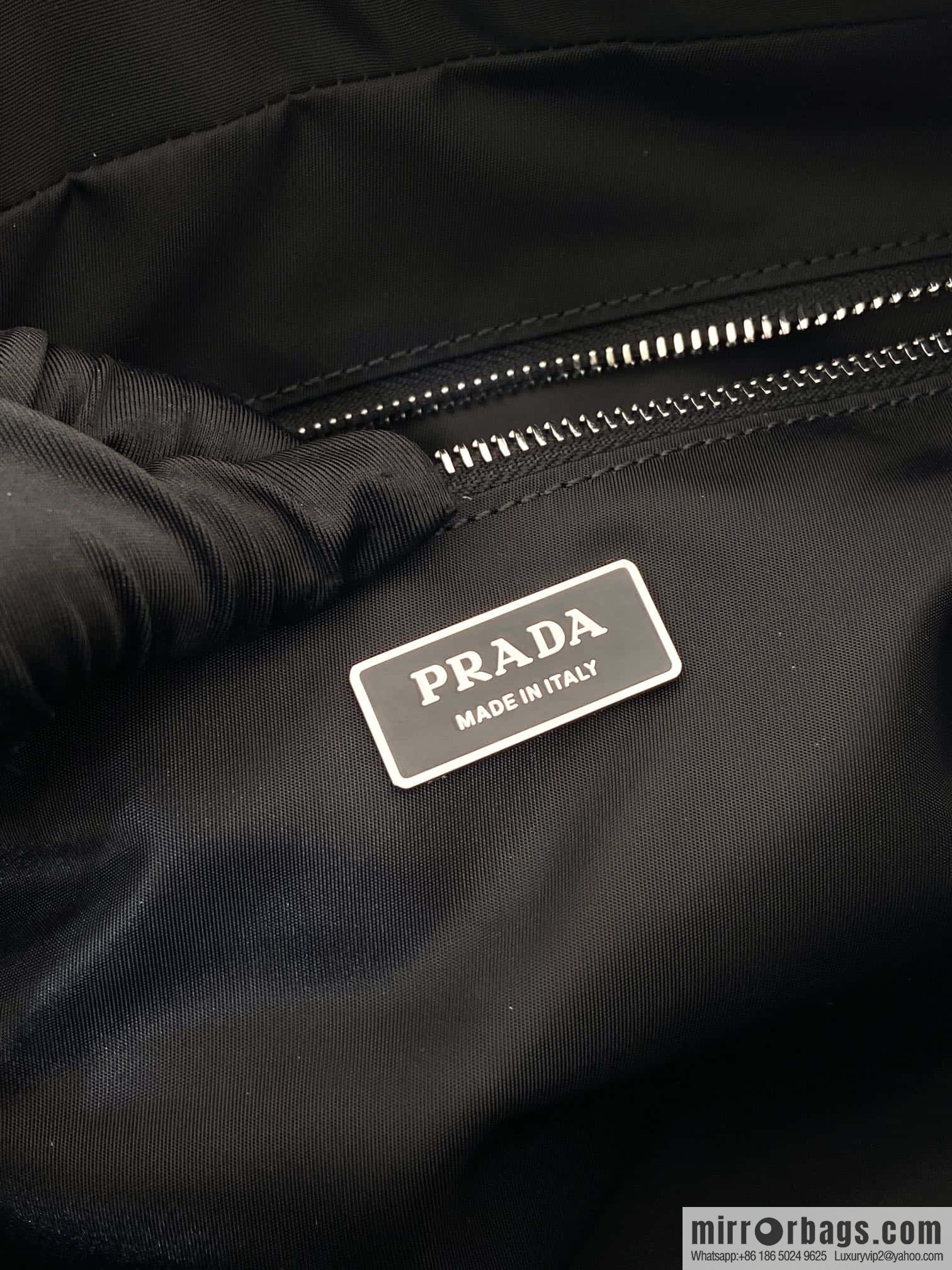 PRADA 🎉 medieval Boston 🎉 1BG847 long arm🎉🎉
