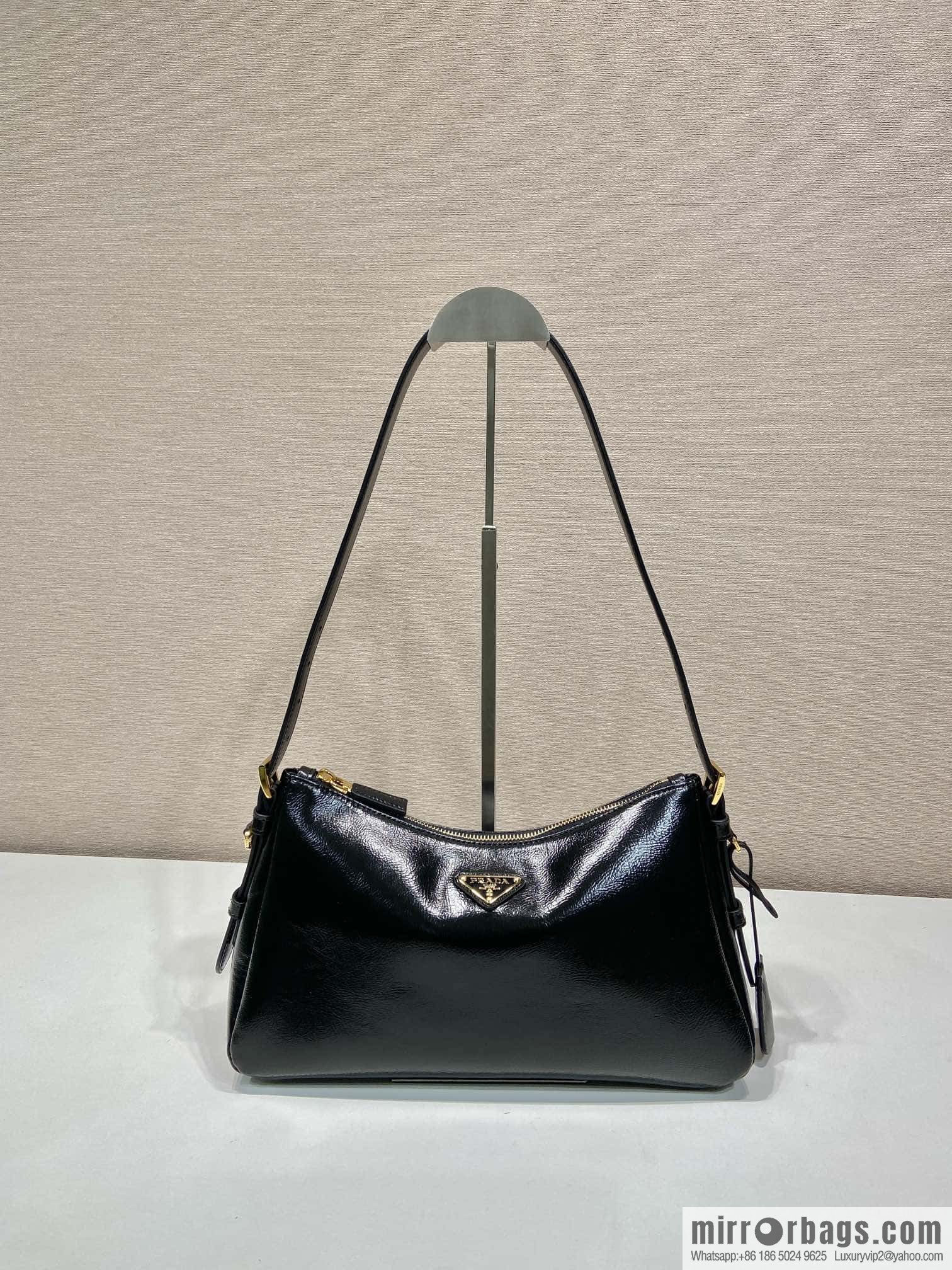PRADA 🎉 new Aimee armpit bag 🎉 1BC229 wrinkled patent leather🎉🎉