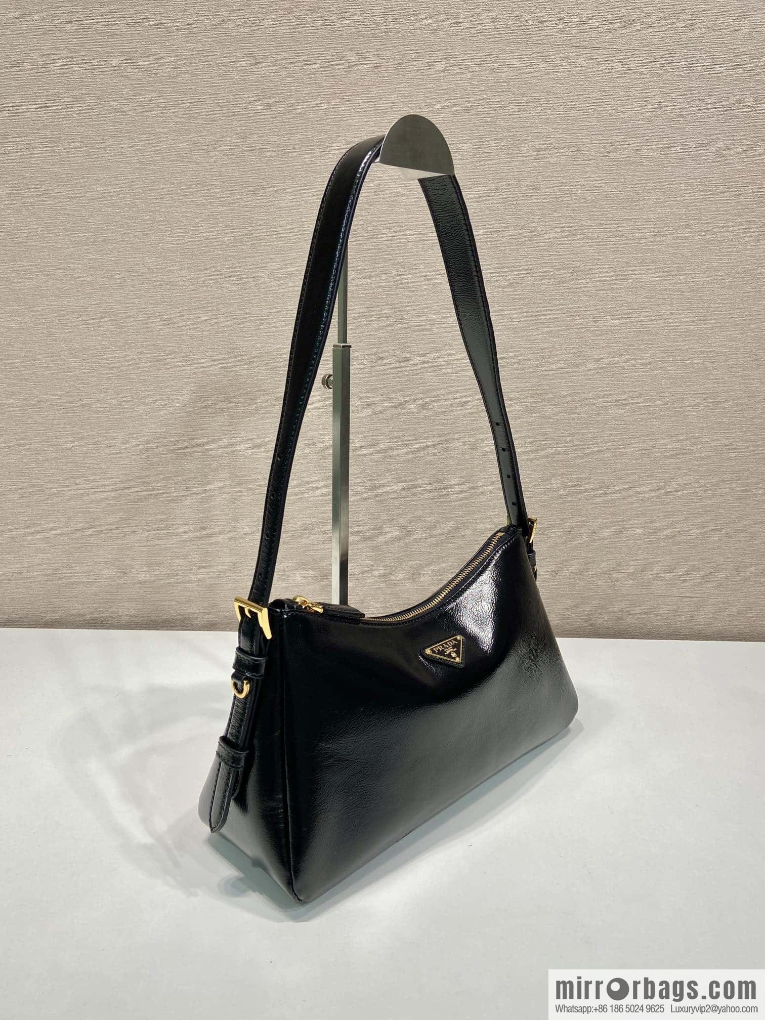 PRADA 🎉 new Aimee armpit bag 🎉 1BC229 wrinkled patent leather🎉🎉
