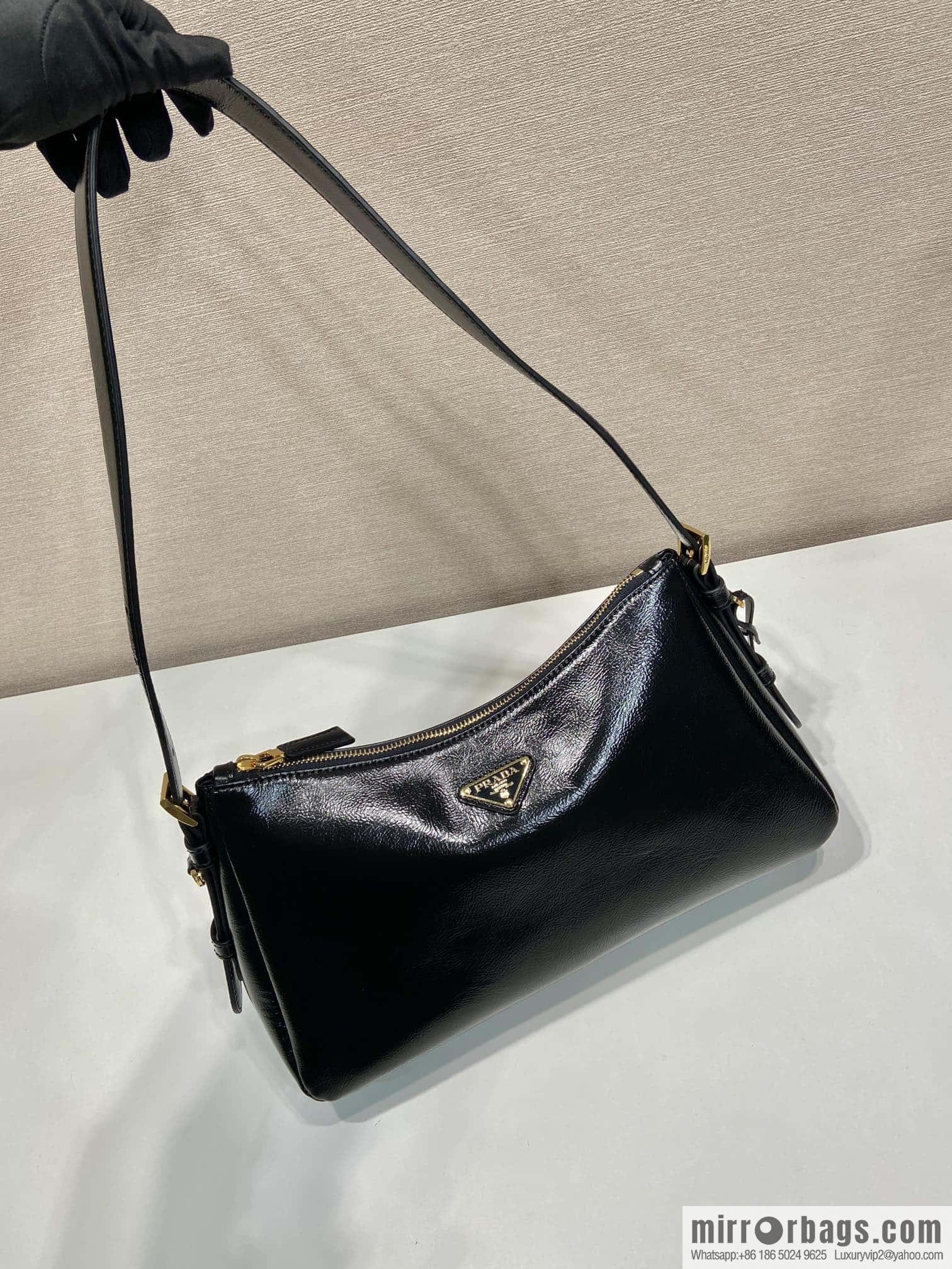 PRADA 🎉 new Aimee armpit bag 🎉 1BC229 wrinkled patent leather🎉🎉