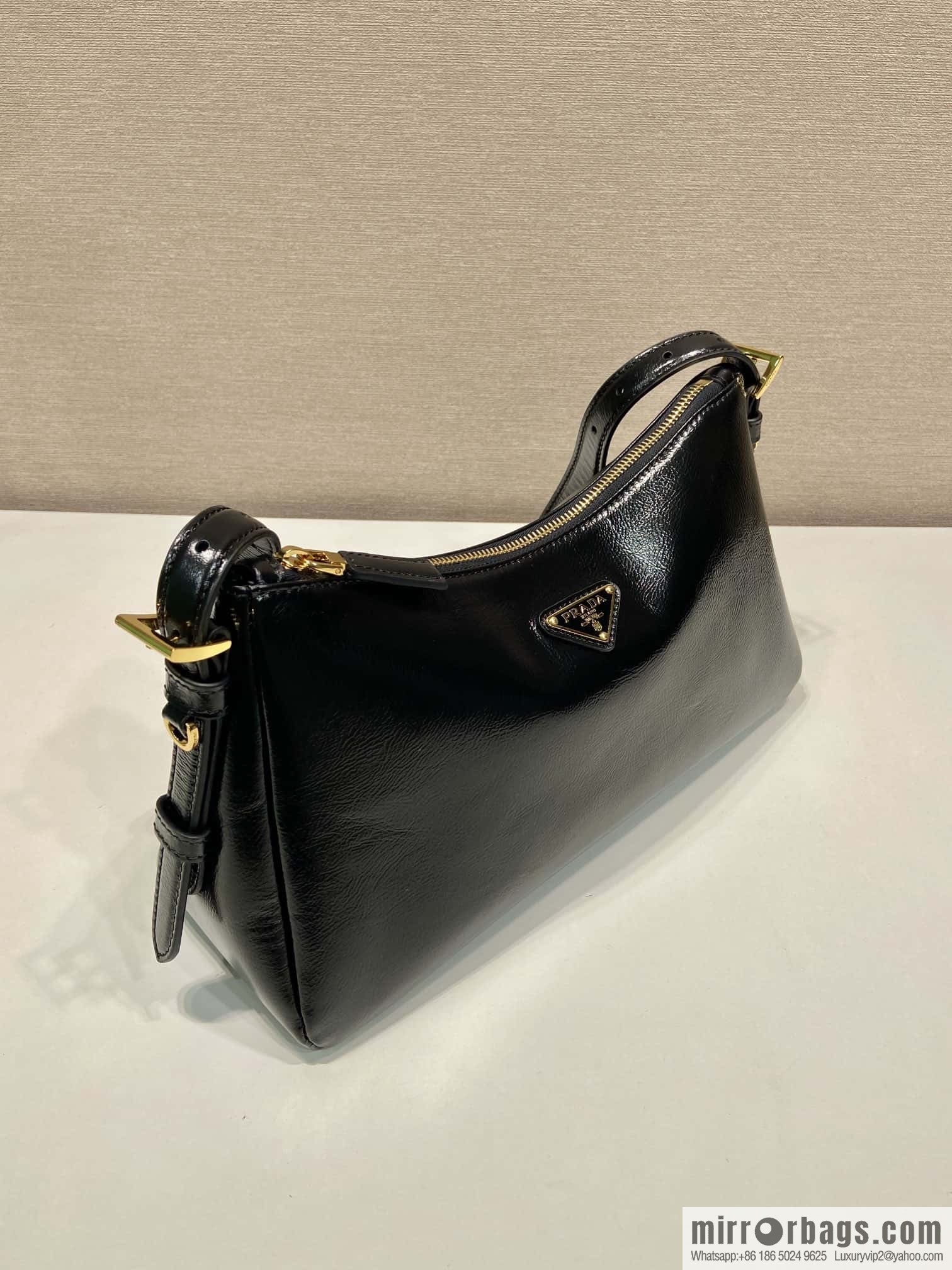 PRADA 🎉 new Aimee armpit bag 🎉 1BC229 wrinkled patent leather🎉🎉