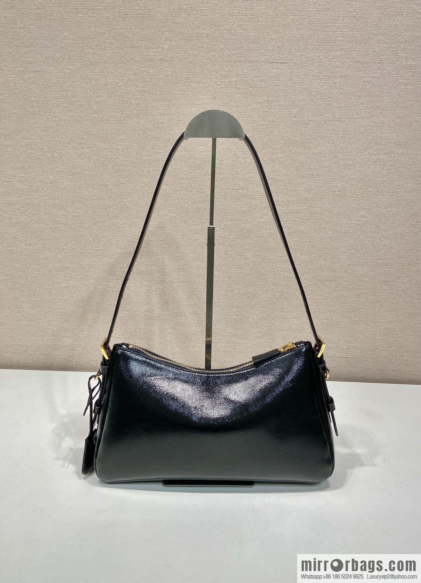 PRADA 🎉 new Aimee armpit bag 🎉 1BC229 wrinkled patent leather🎉🎉