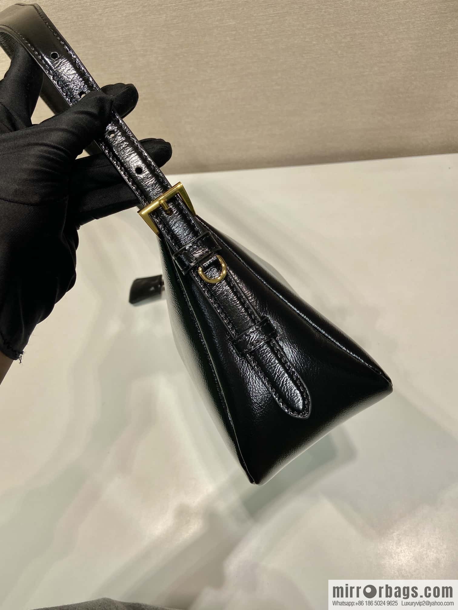 PRADA 🎉 new Aimee armpit bag 🎉 1BC229 wrinkled patent leather🎉🎉