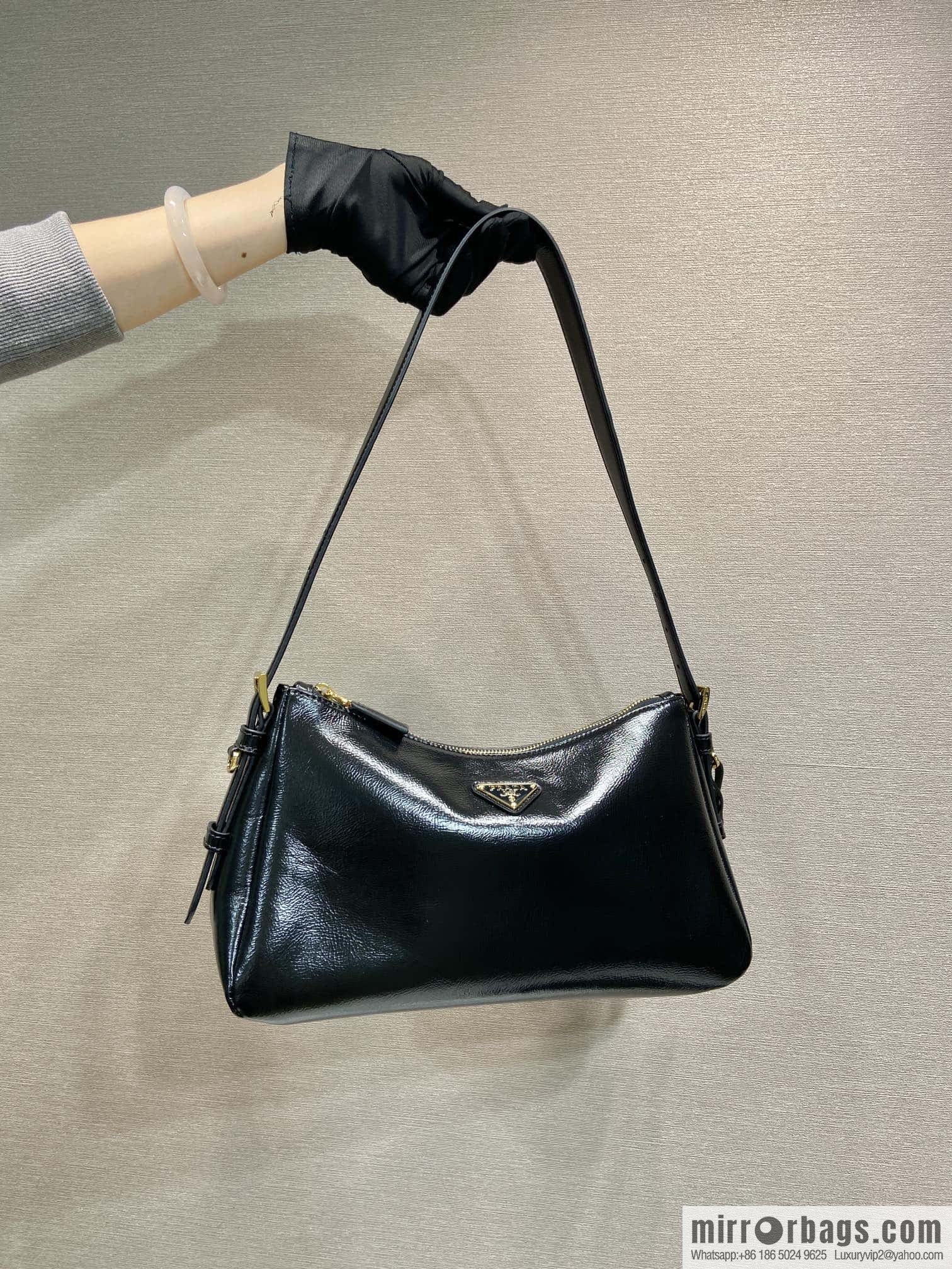 PRADA 🎉 new Aimee armpit bag 🎉 1BC229 wrinkled patent leather🎉🎉