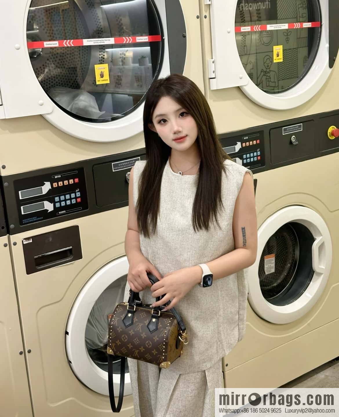 [Boutique‑grade] M13146 presbyopia black leather, catwalk pillow bag series Speedy 20 rivet show Lv pillow
