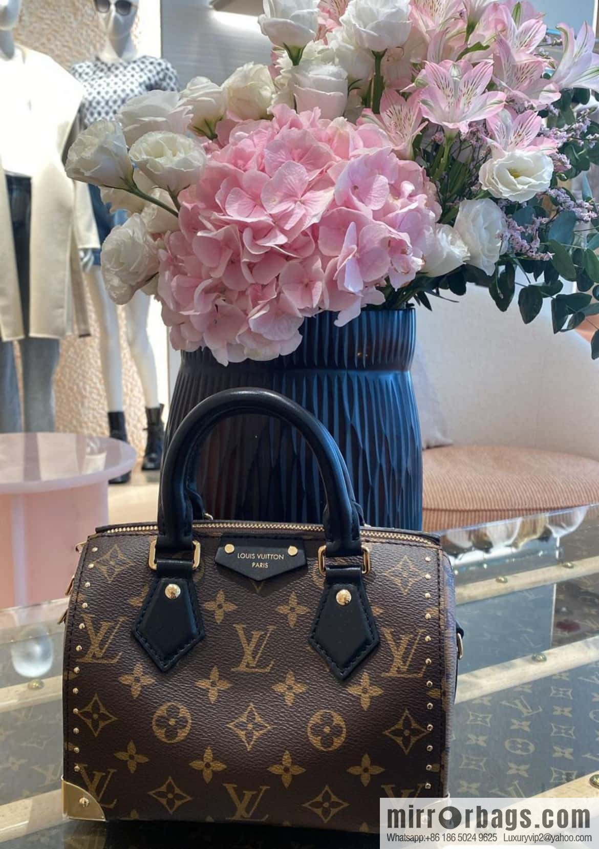 [Boutique‑grade] M13146 presbyopia black leather, catwalk pillow bag series Speedy 20 rivet show Lv pillow