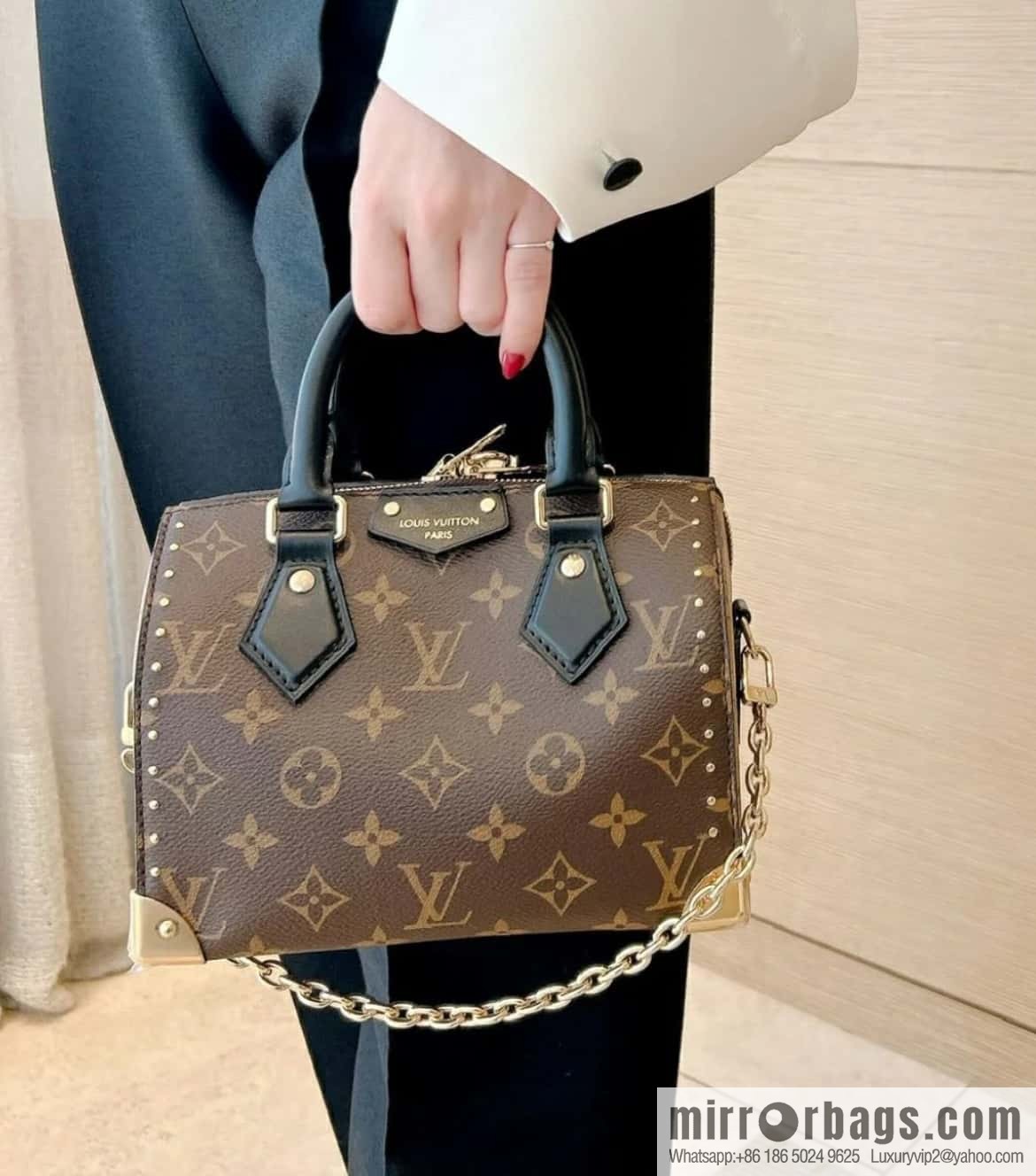 [Boutique‑grade] M13146 presbyopia black leather, catwalk pillow bag series Speedy 20 rivet show Lv pillow