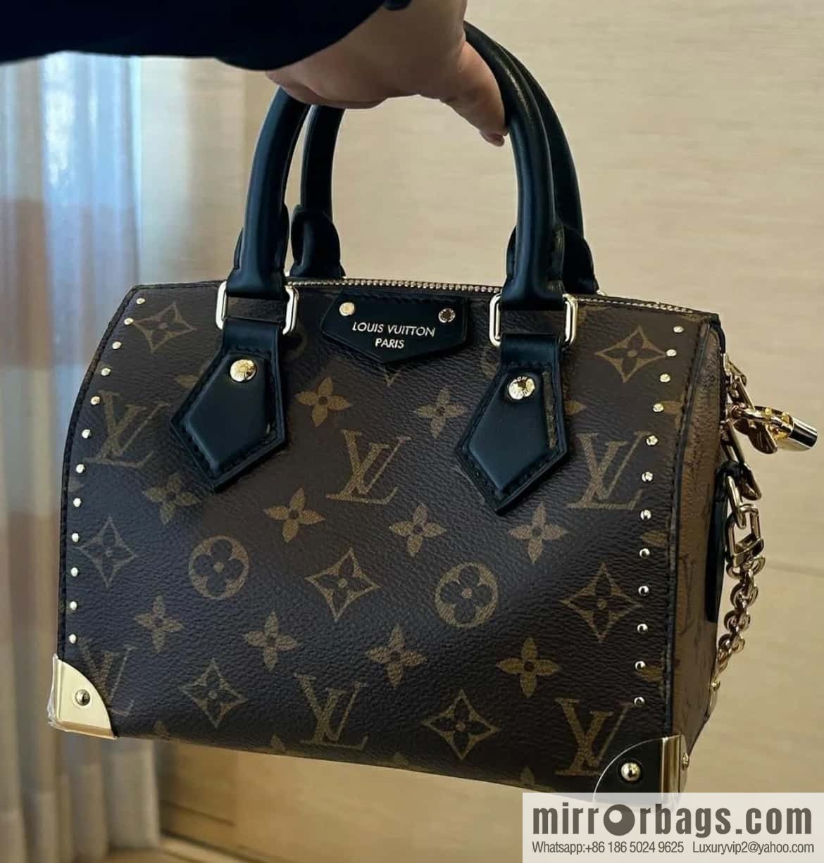 [Boutique‑grade] M13146 presbyopia black leather, catwalk pillow bag series Speedy 20 rivet show Lv pillow