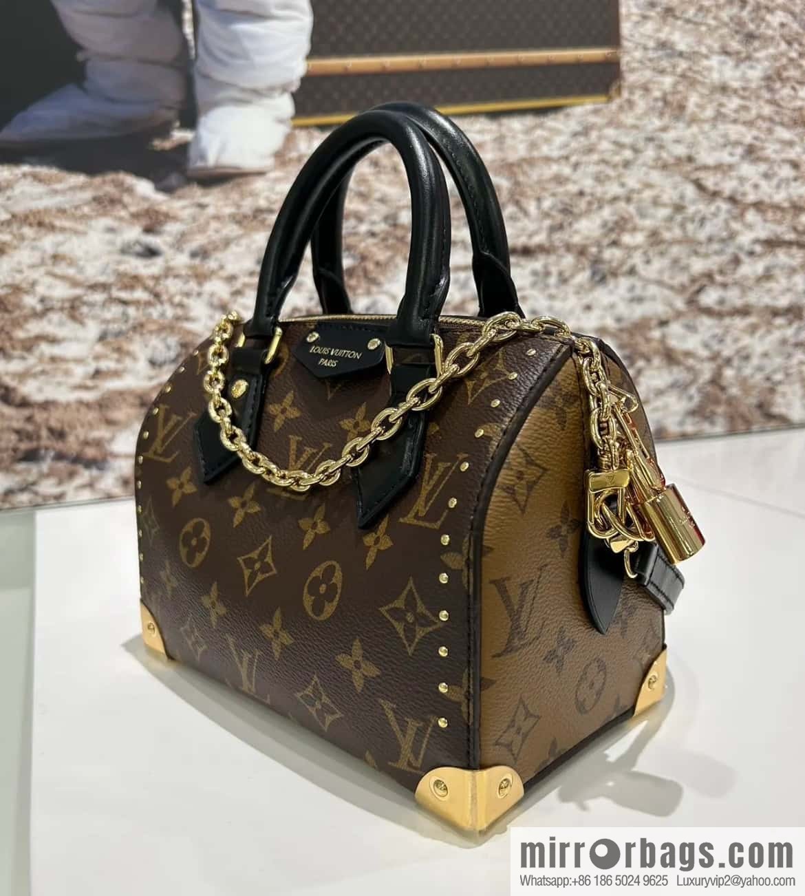 [Boutique‑grade] M13146 presbyopia black leather, catwalk pillow bag series Speedy 20 rivet show Lv pillow