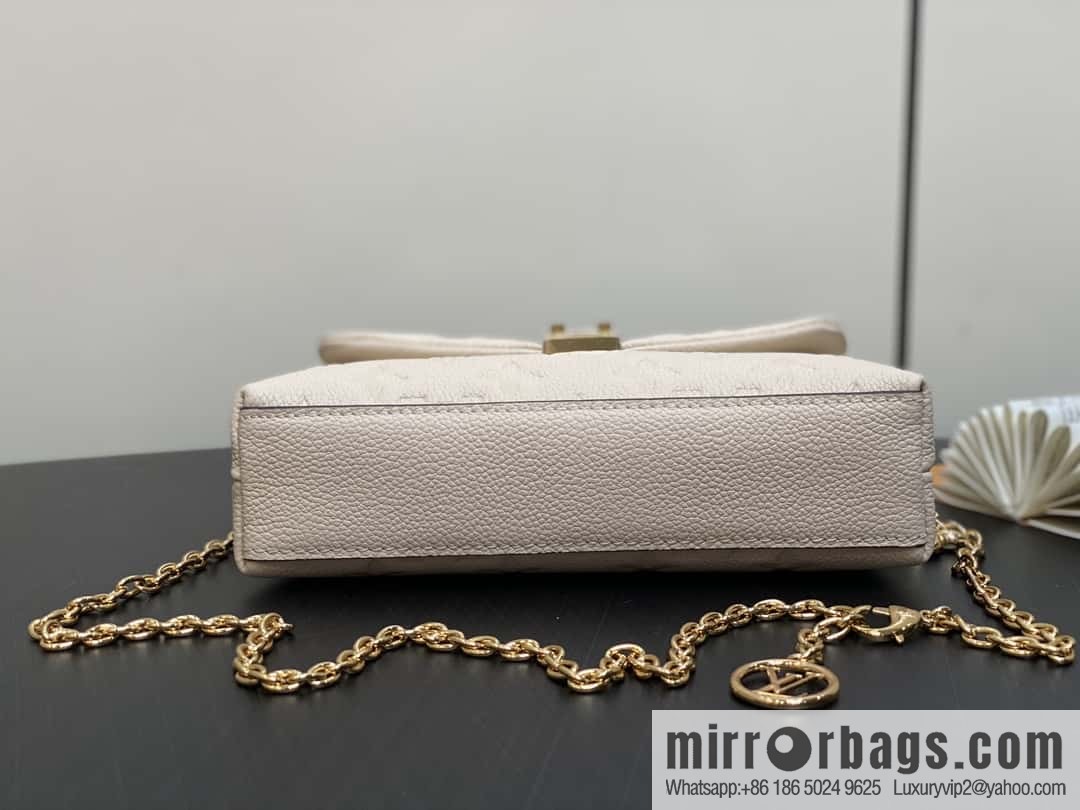 [Boutique‑grade] M12145 milky white full leather embossed, chain bag handbag series, the new NANO MADELEINE handbag of the season