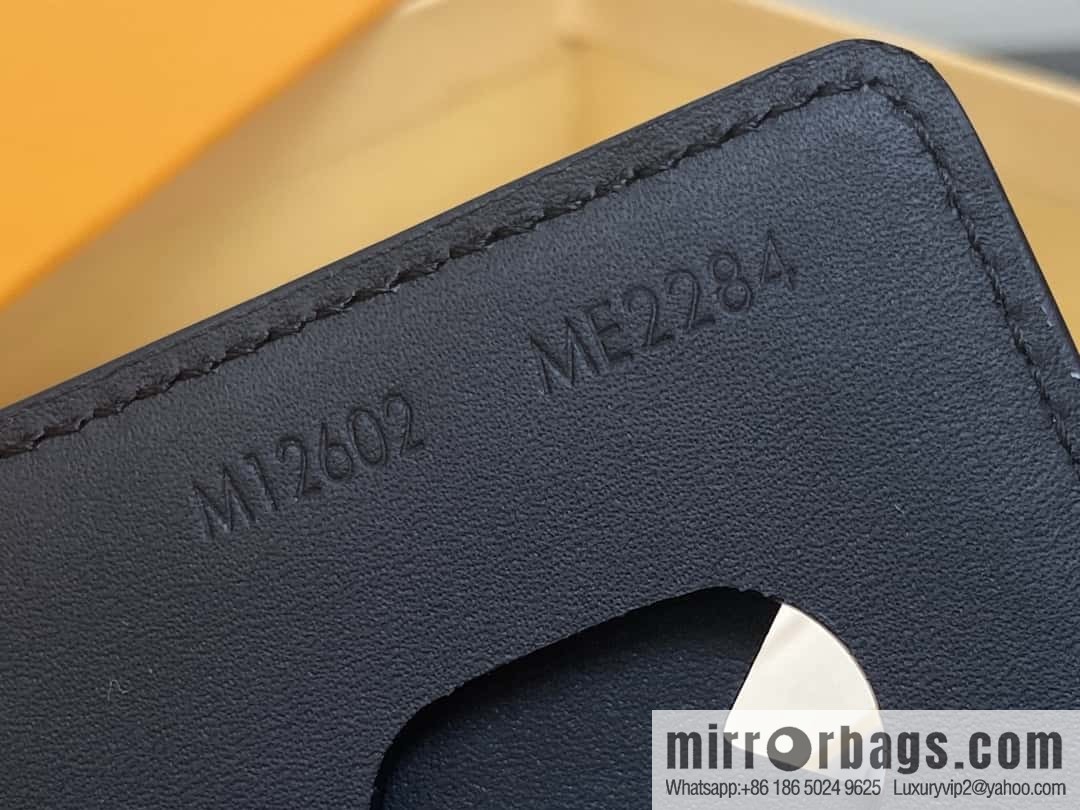 [Boutique‑grade] M12602 black flower, magnetic mobile phone card clip, this magnetic card clip