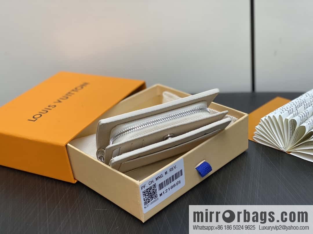 [Boutique‑grade] M12188 pearlescent white full leather embossed, full leather two-fold wallet series Clea wallet